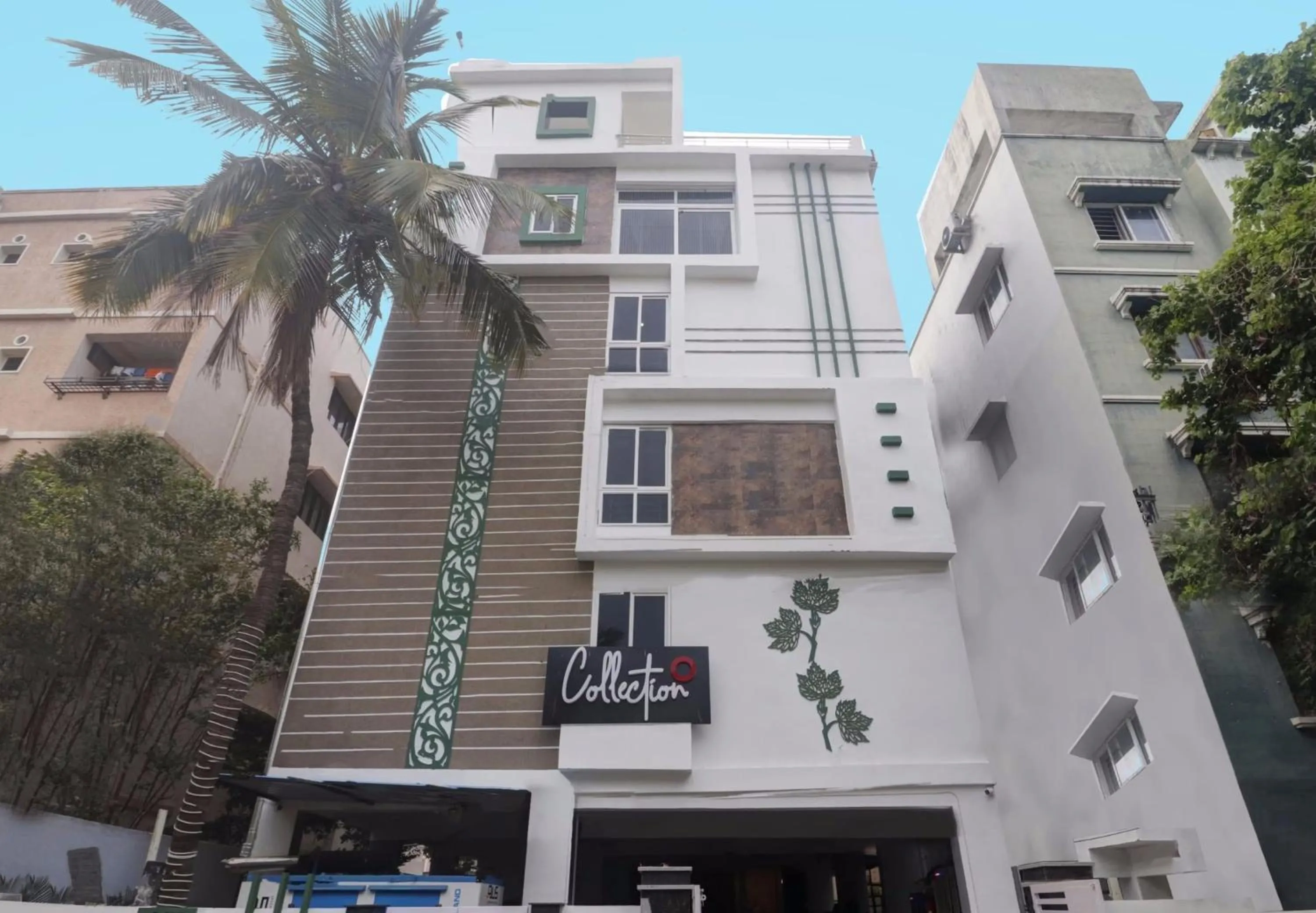 Facade/entrance in Super Townhouse RCC Pristine