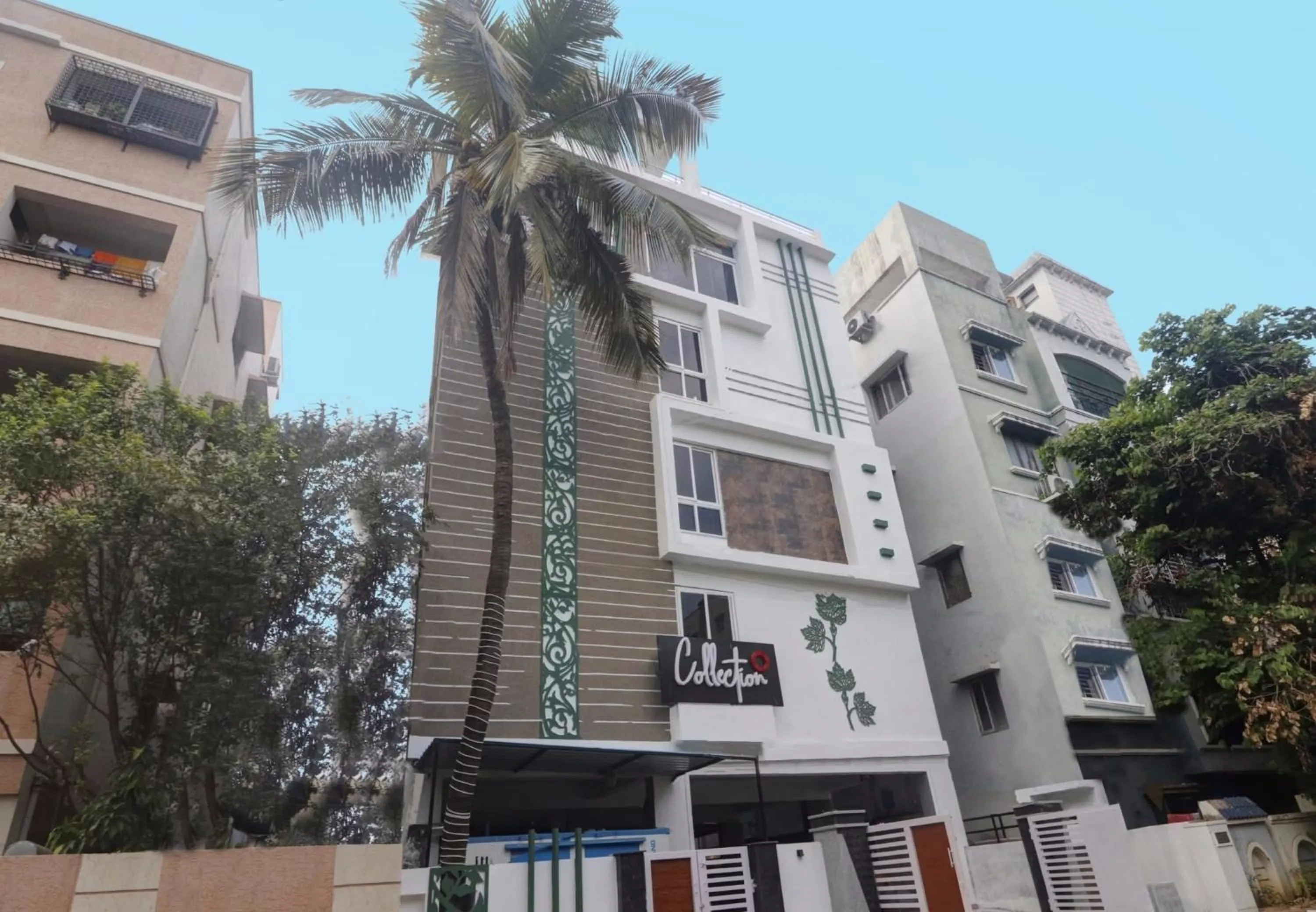 Facade/entrance in Super Townhouse RCC Pristine