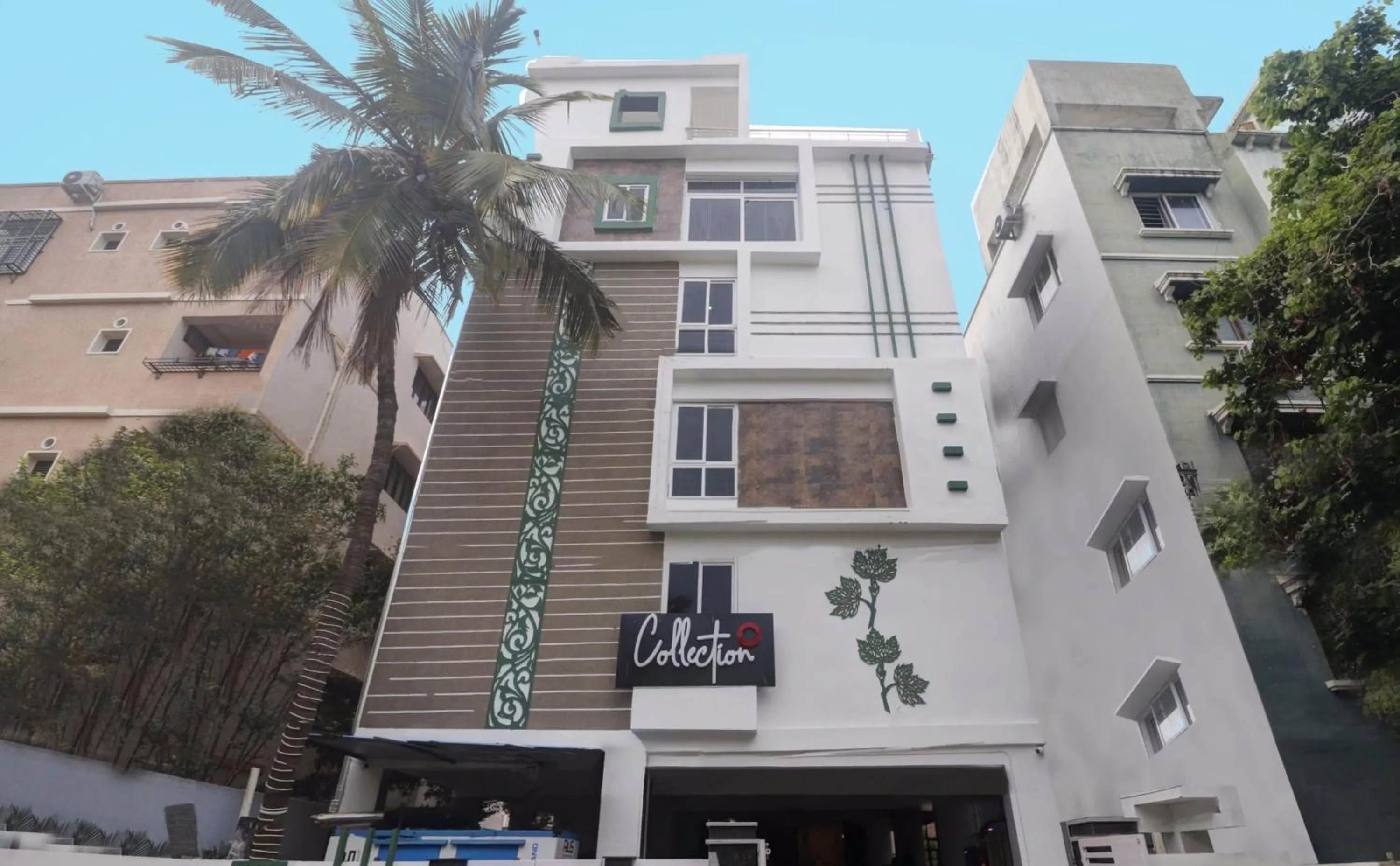 Facade/entrance in Super Townhouse RCC Pristine