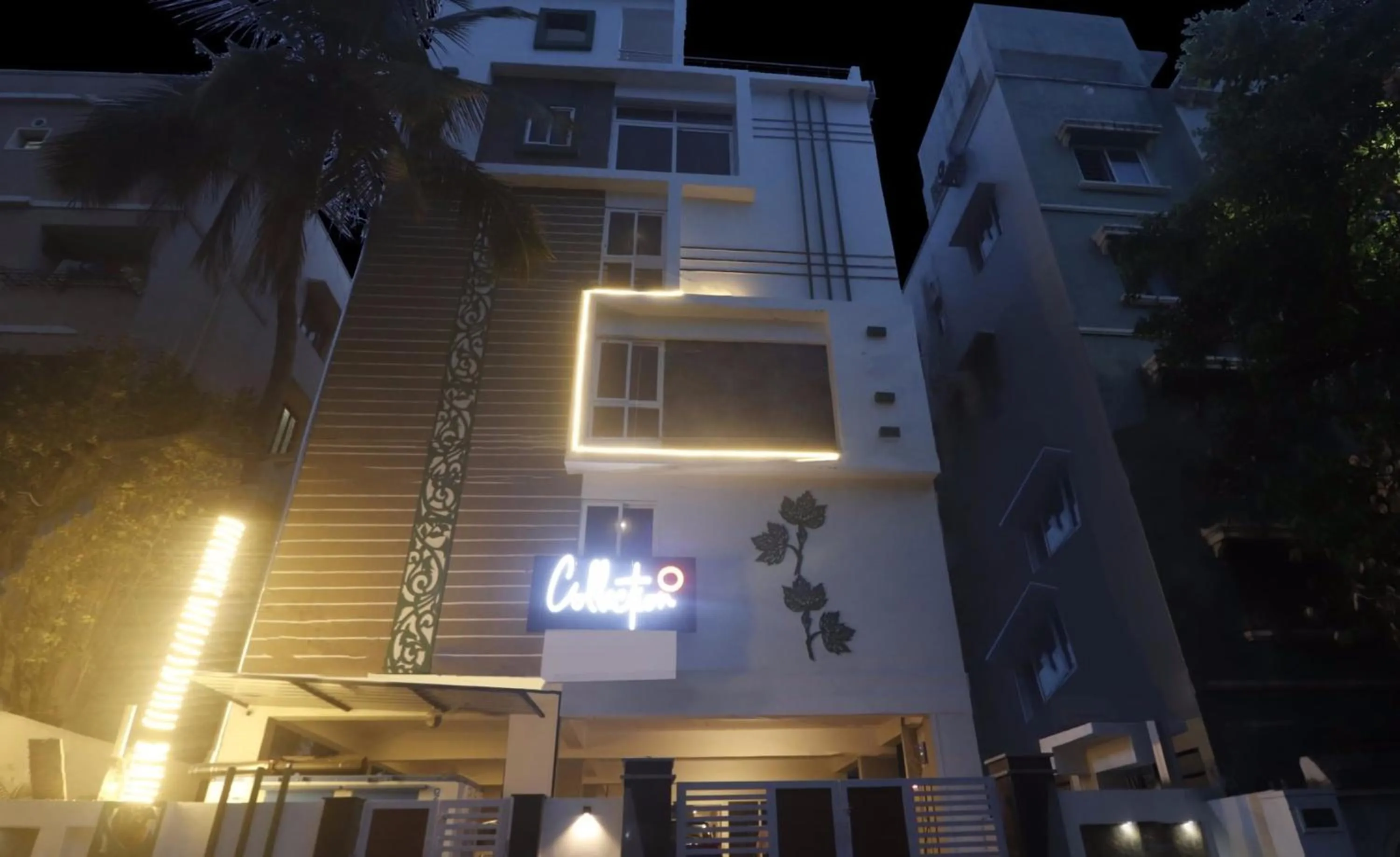 Facade/entrance in Super Townhouse RCC Pristine