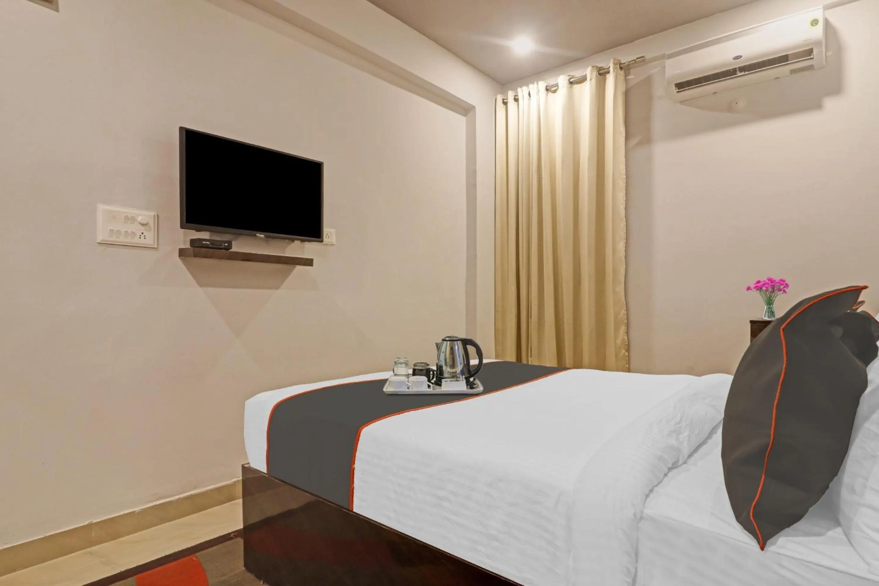 Bedroom, Bed in Super Townhouse RCC Pristine