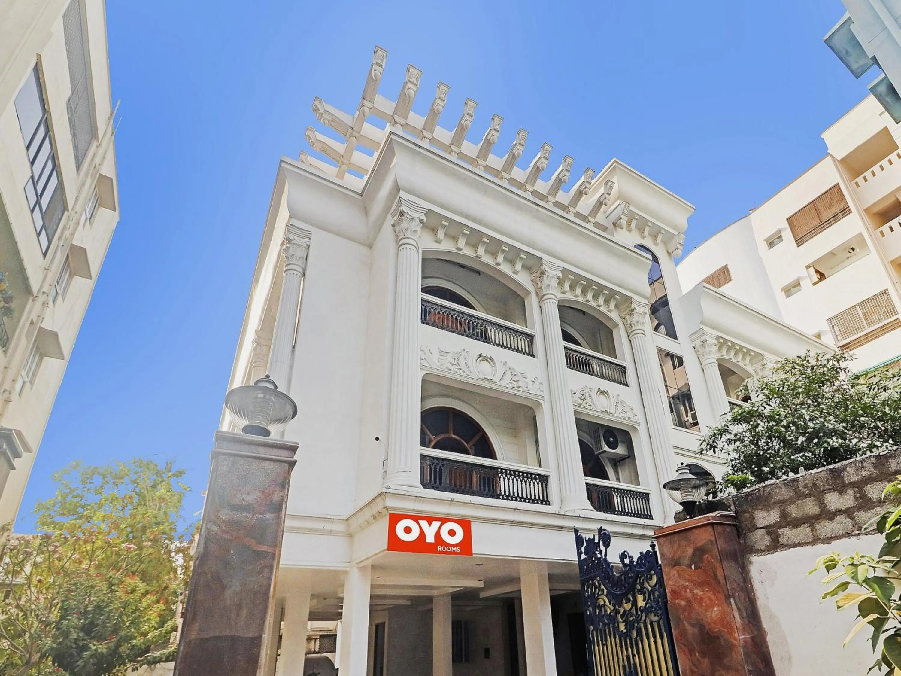 Facade/entrance in Super Hotel O Alpine Glow Crest