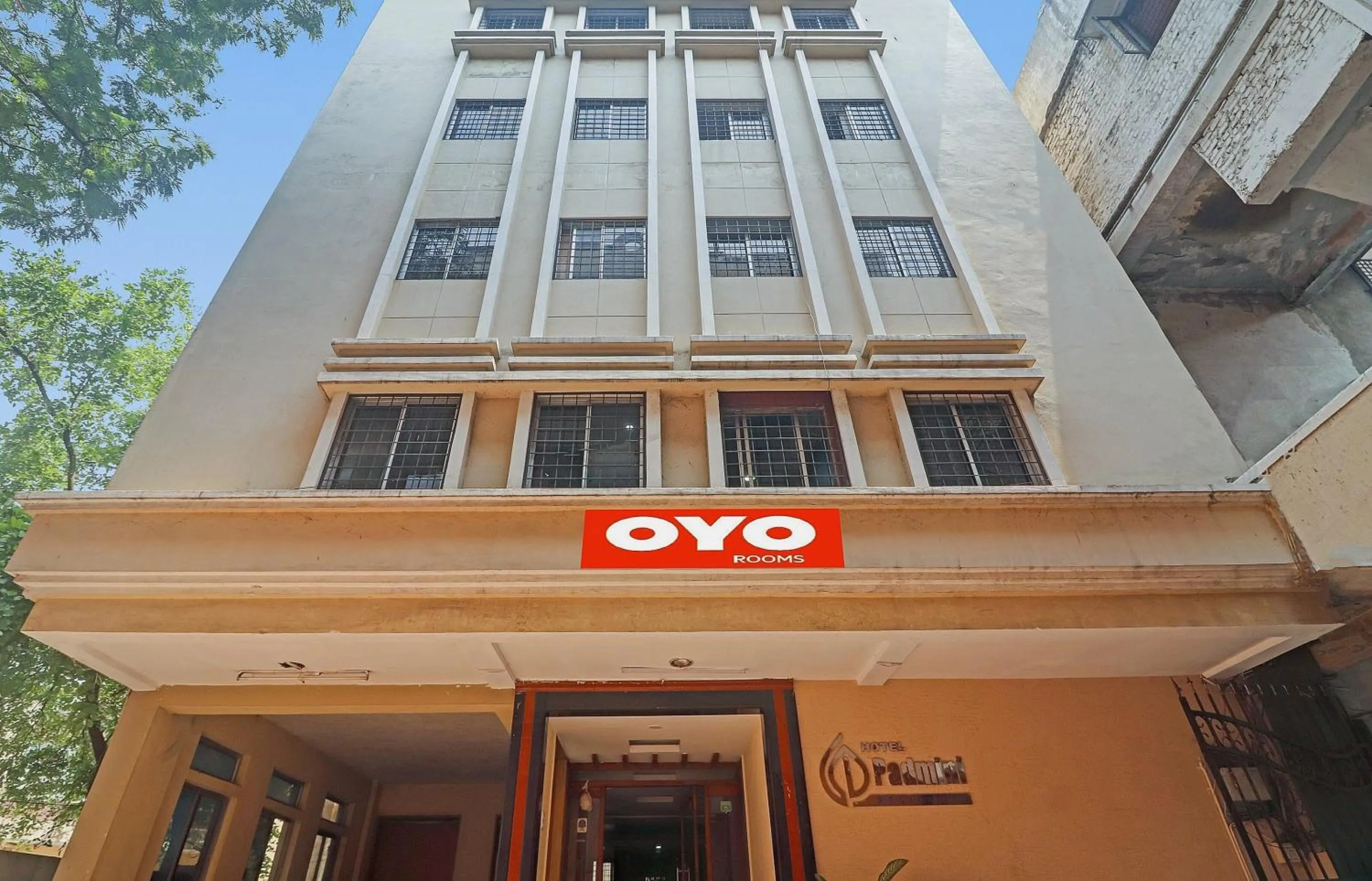 Facade/entrance in Hotel O Padmini Near Lakdikapool Metro Station