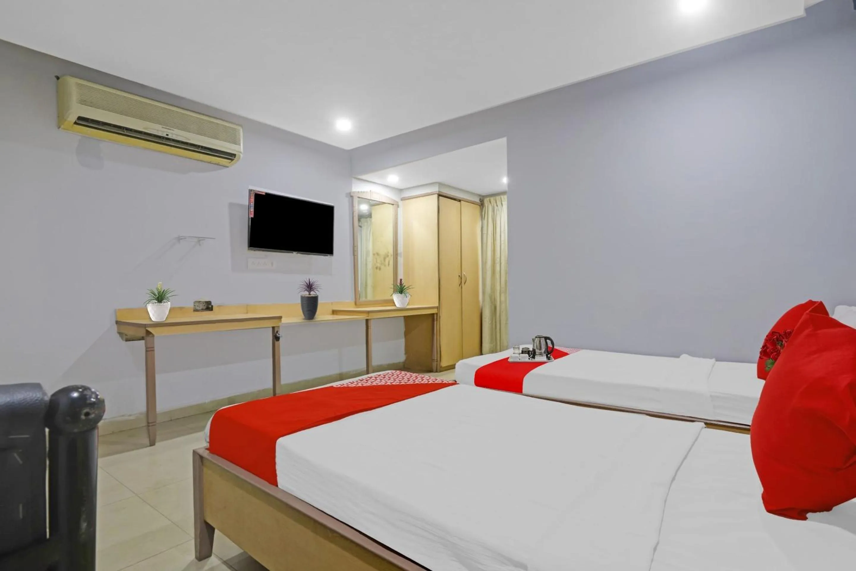 Bedroom, Bed in Hotel O Padmini Near Lakdikapool Metro Station