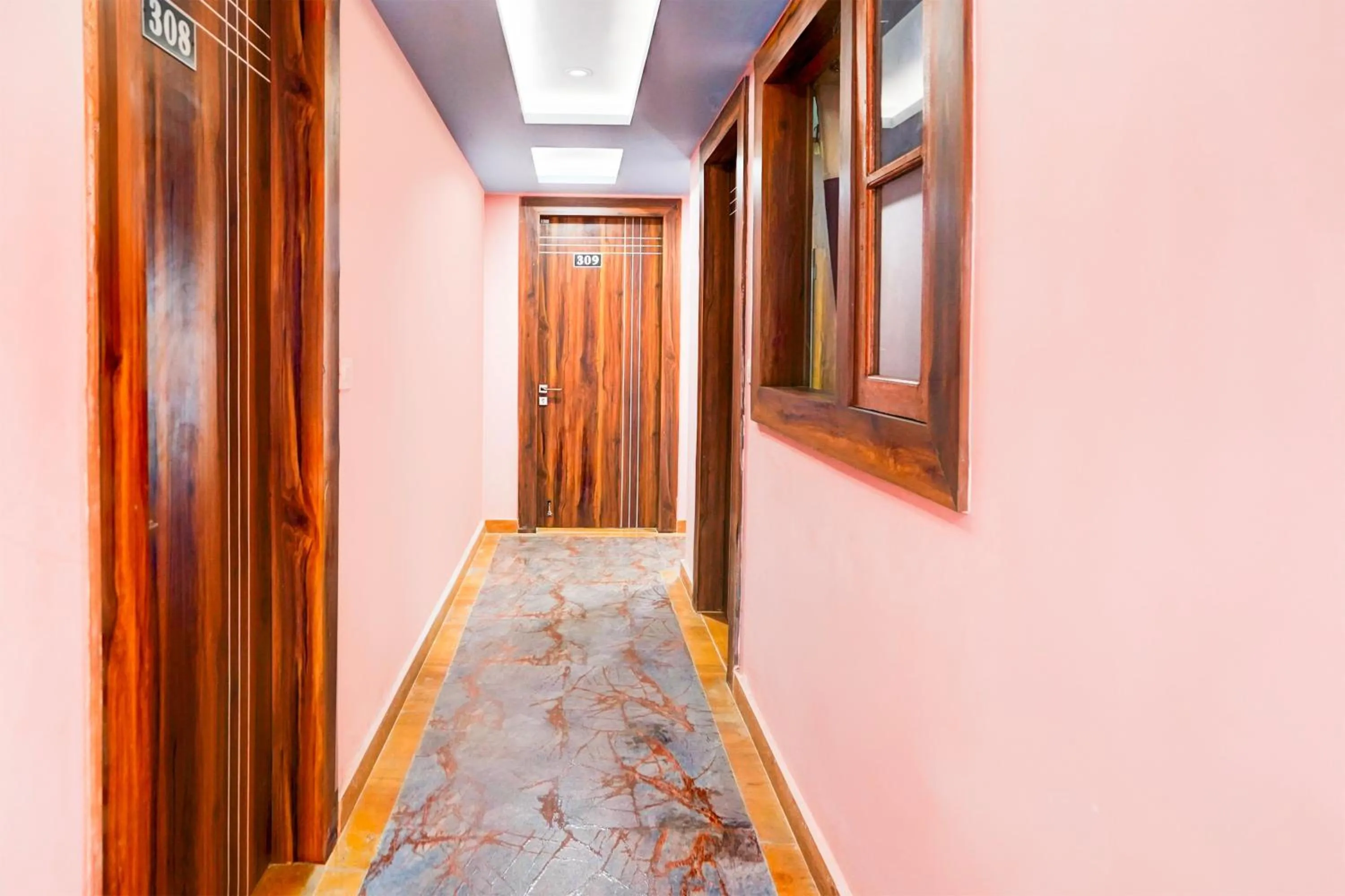 Lobby or reception in Hotel O Balaknath Temple Road Tapovan