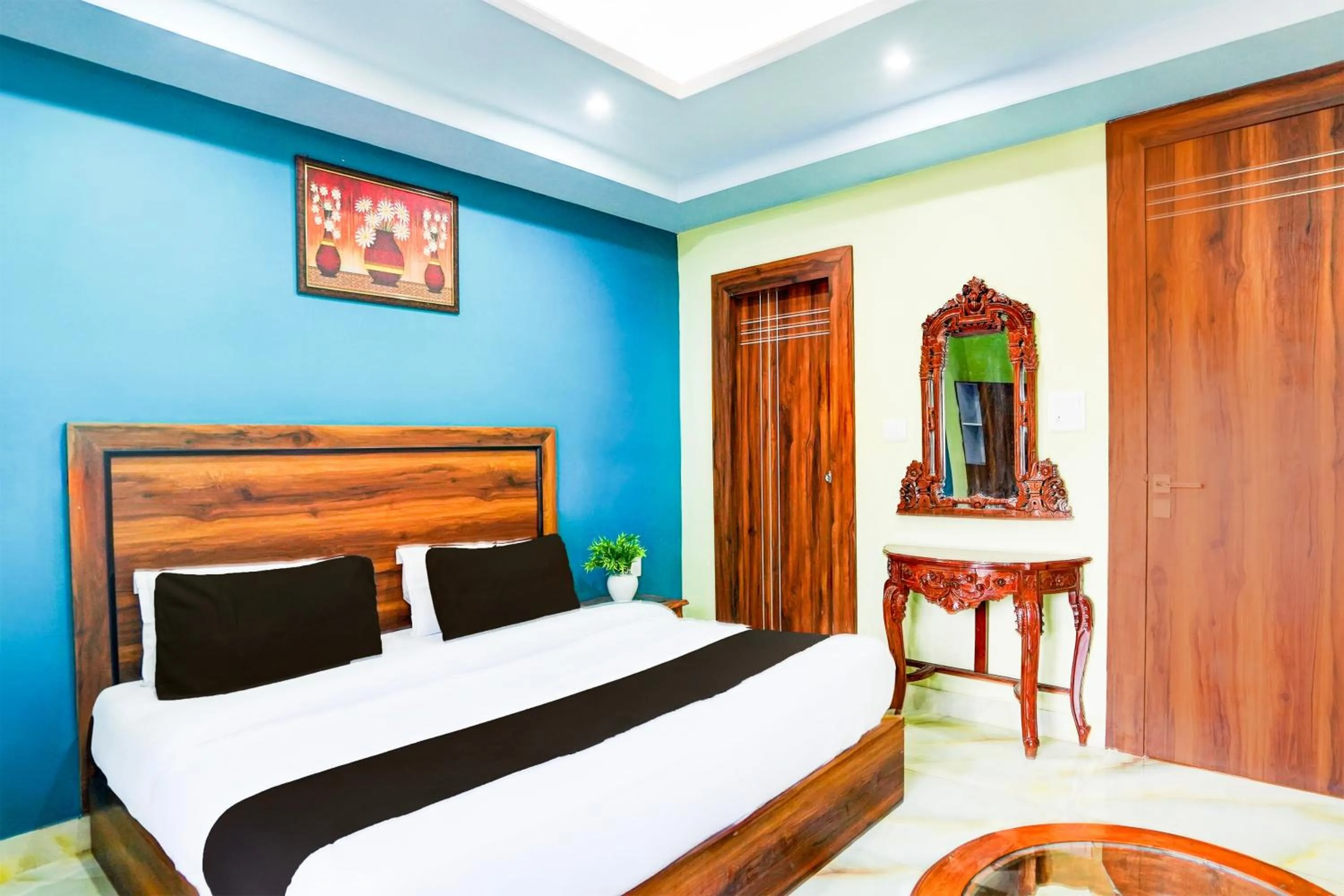 Bedroom, Bed in Hotel O Balaknath Temple Road Tapovan