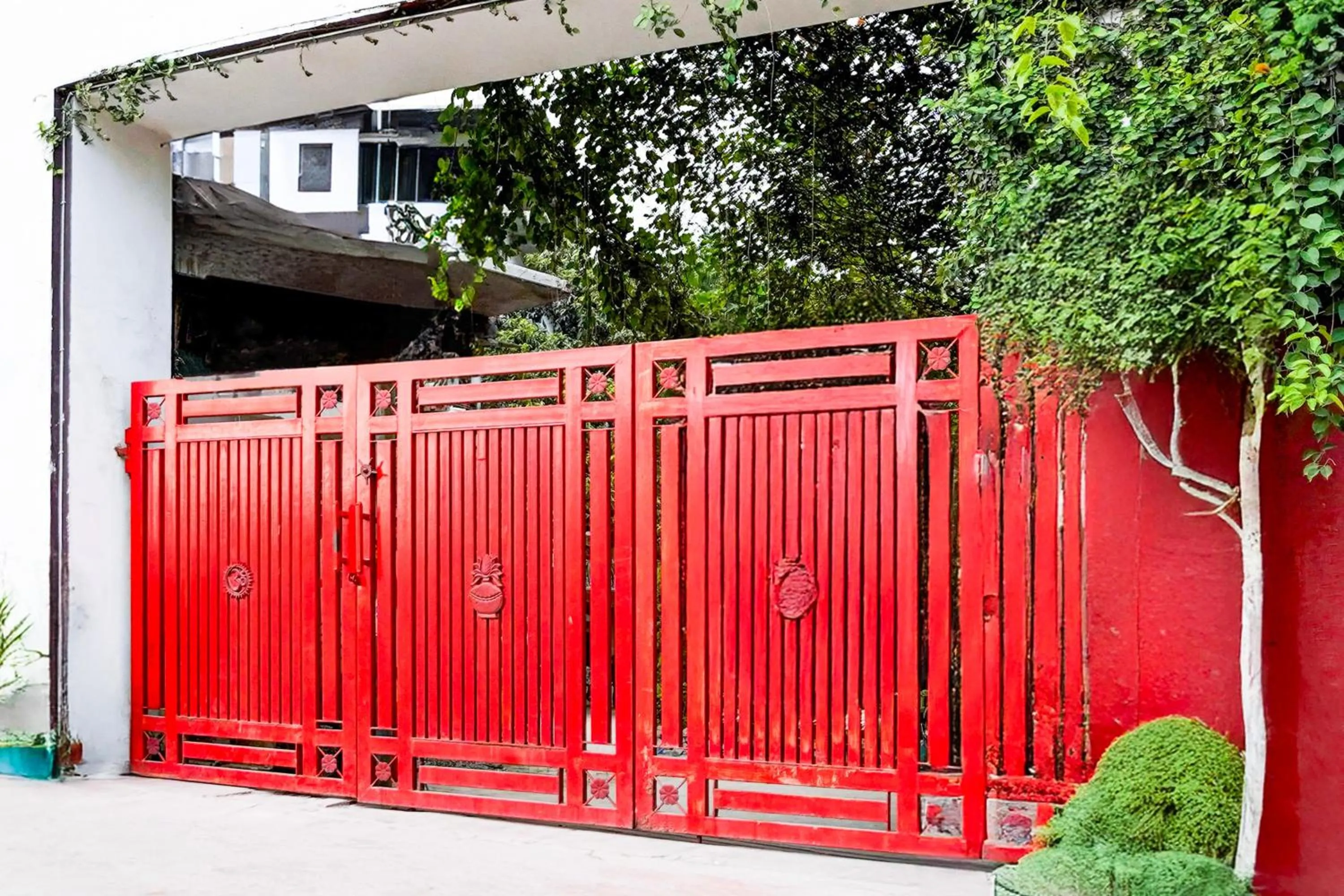 Facade/entrance in Hotel O Balaknath Temple Road Tapovan