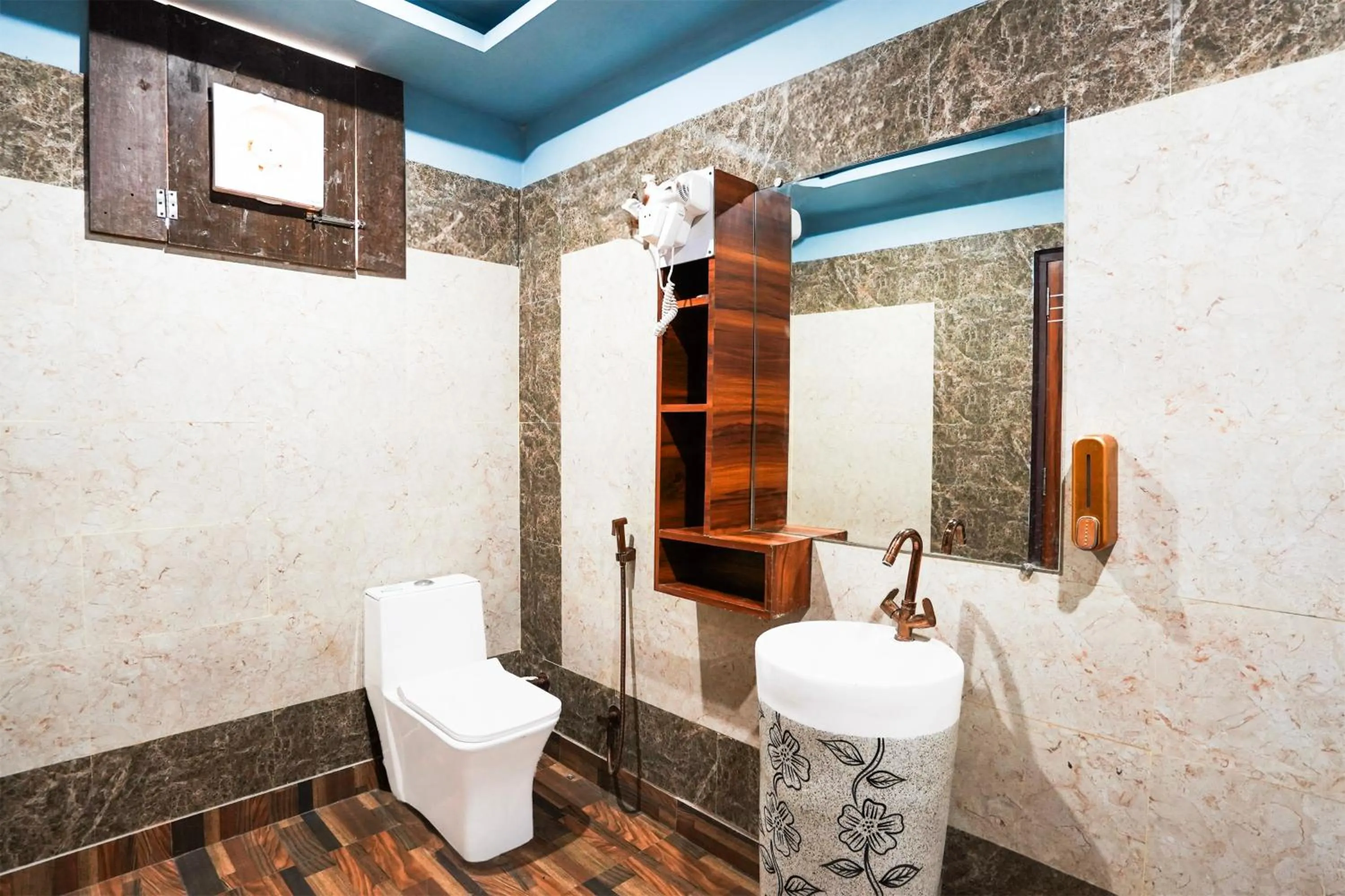 Bathroom in Hotel O Balaknath Temple Road Tapovan