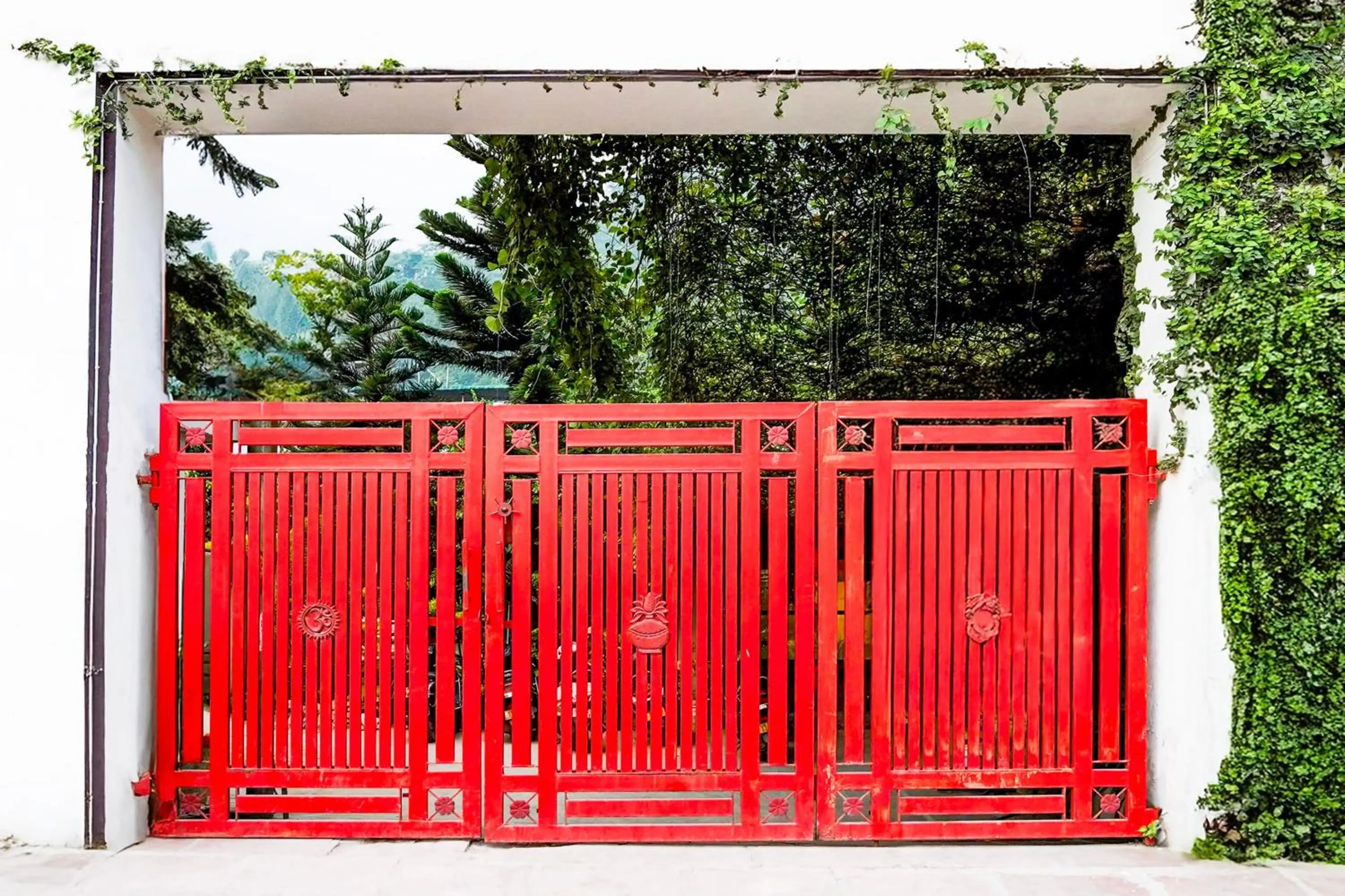 Facade/entrance in Hotel O Balaknath Temple Road Tapovan