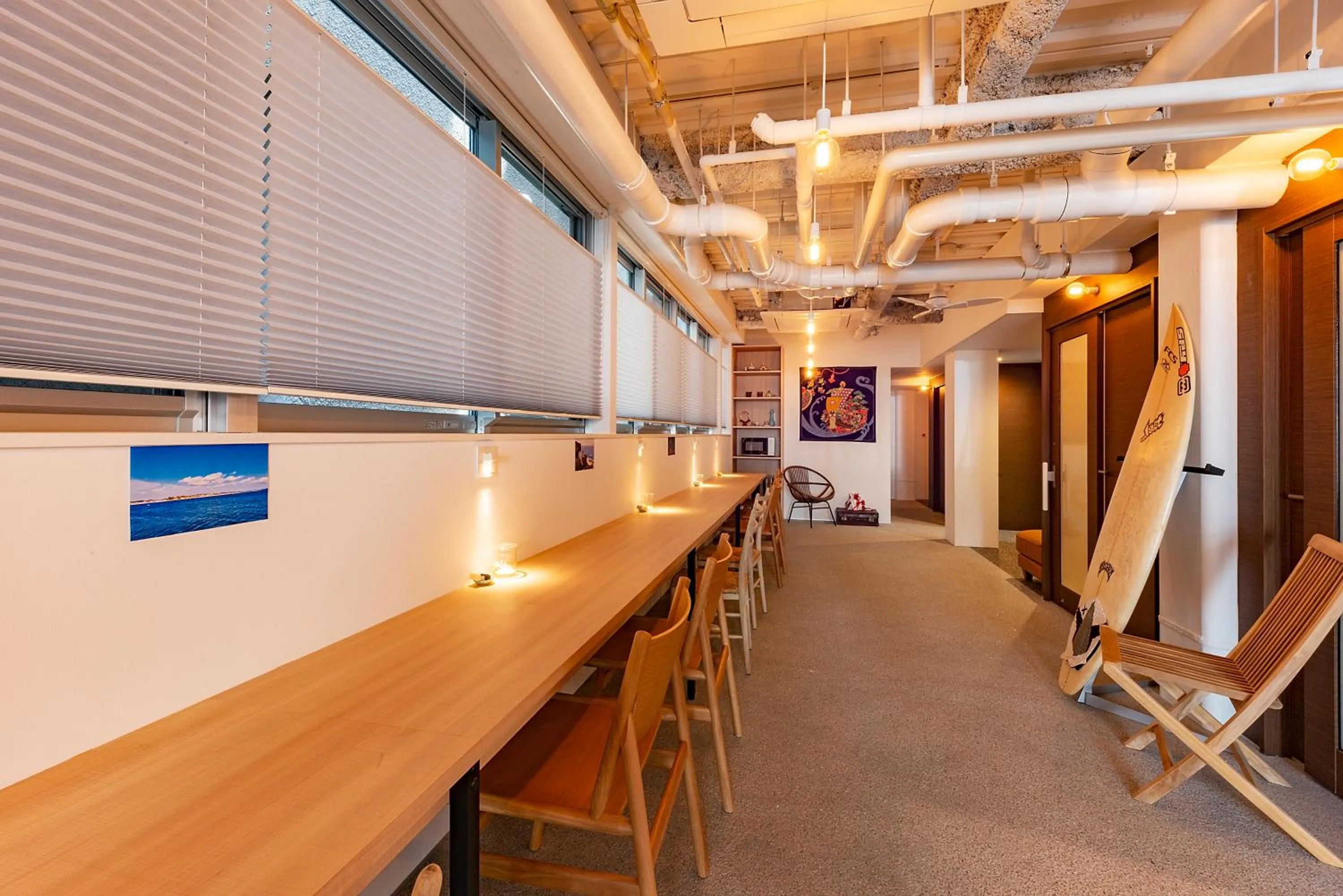 Communal lounge/ TV room in plat hostel keikyu kamakura wave