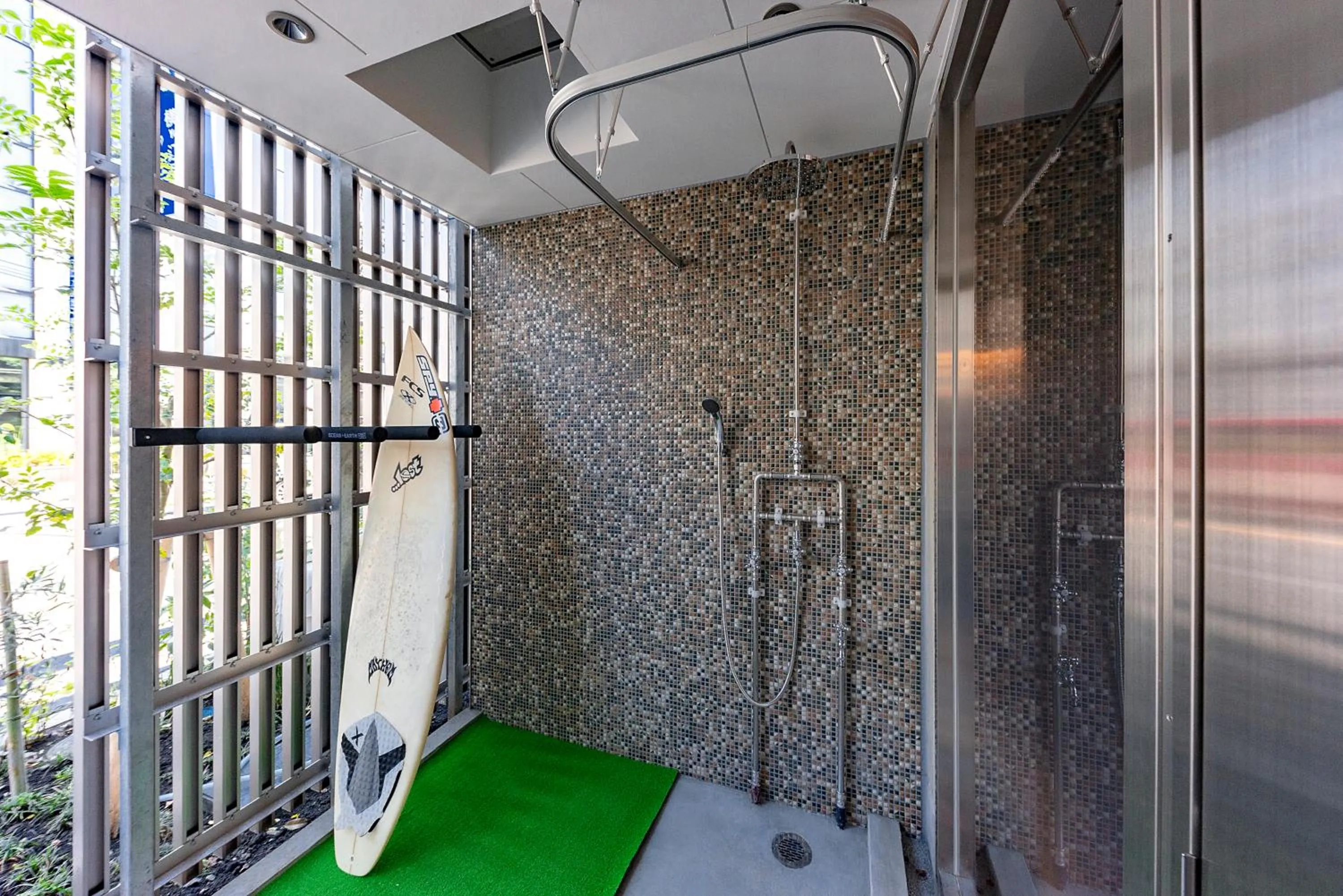 Shower in plat hostel keikyu kamakura wave