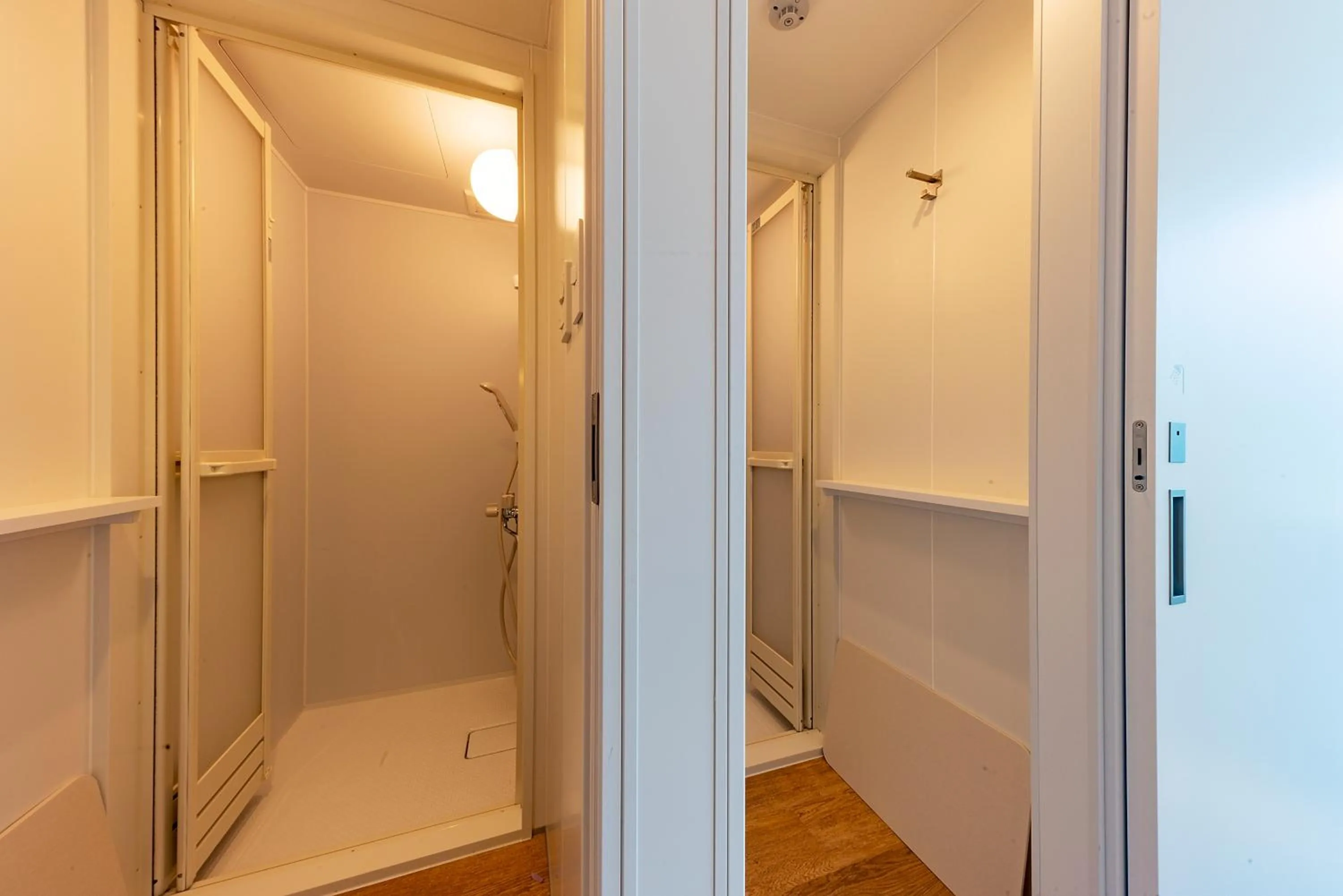 Shower in plat hostel keikyu kamakura wave