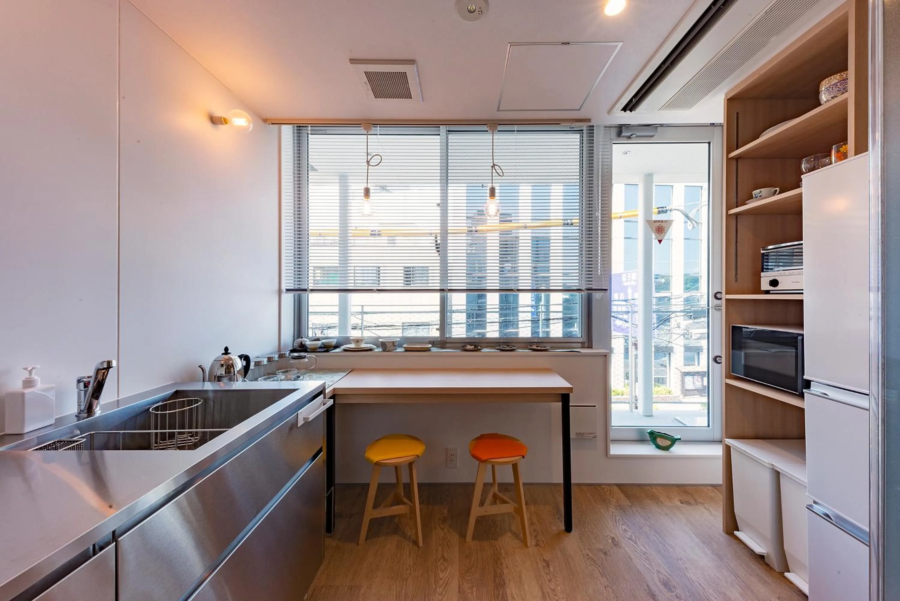 Kitchen or kitchenette in plat hostel keikyu kamakura wave