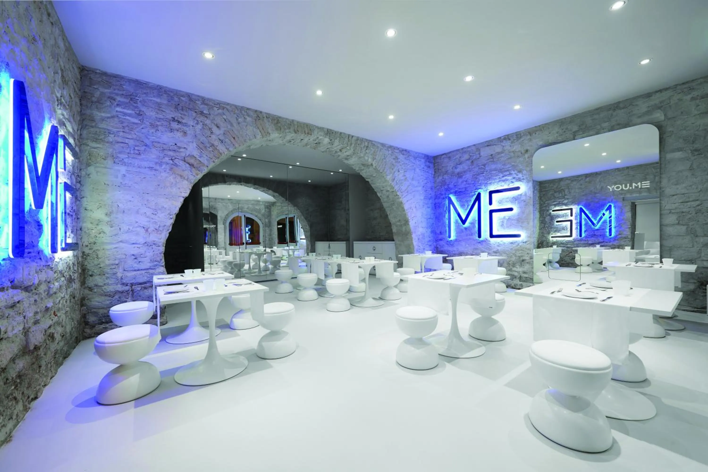 Lounge or bar in YouMe Design Place Hotel