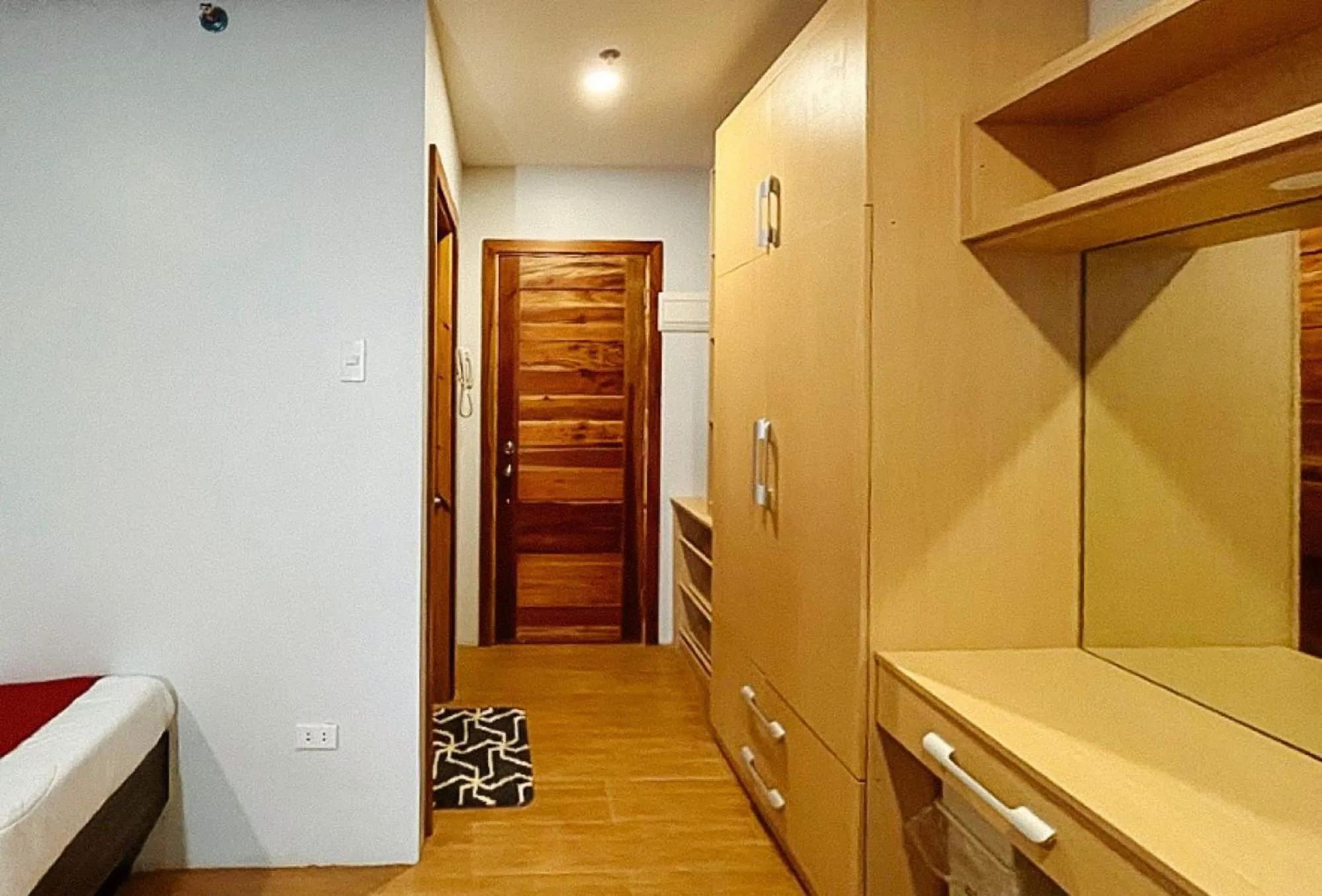 wardrobe in RedDoorz near Southwestern University