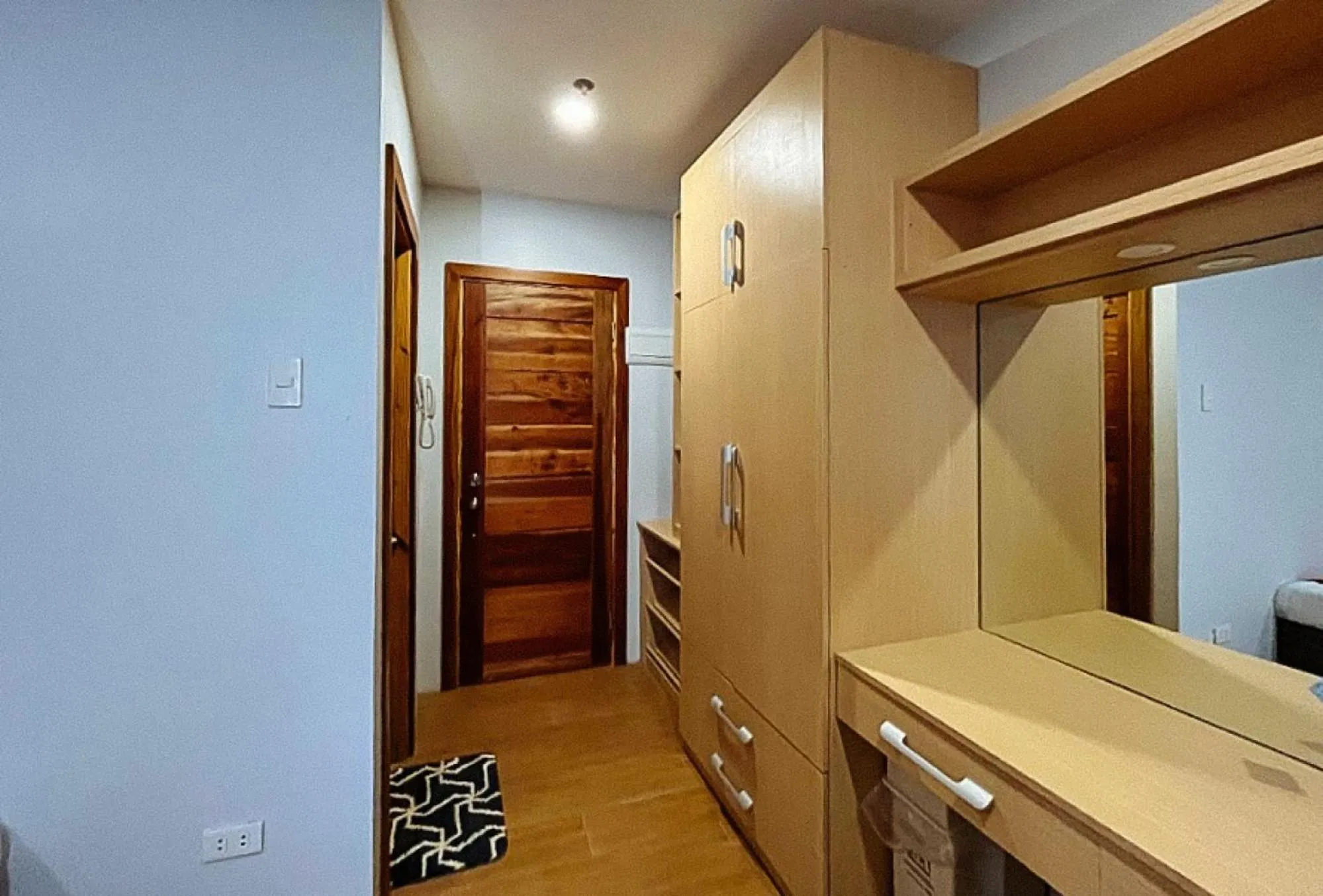 wardrobe in RedDoorz near Southwestern University