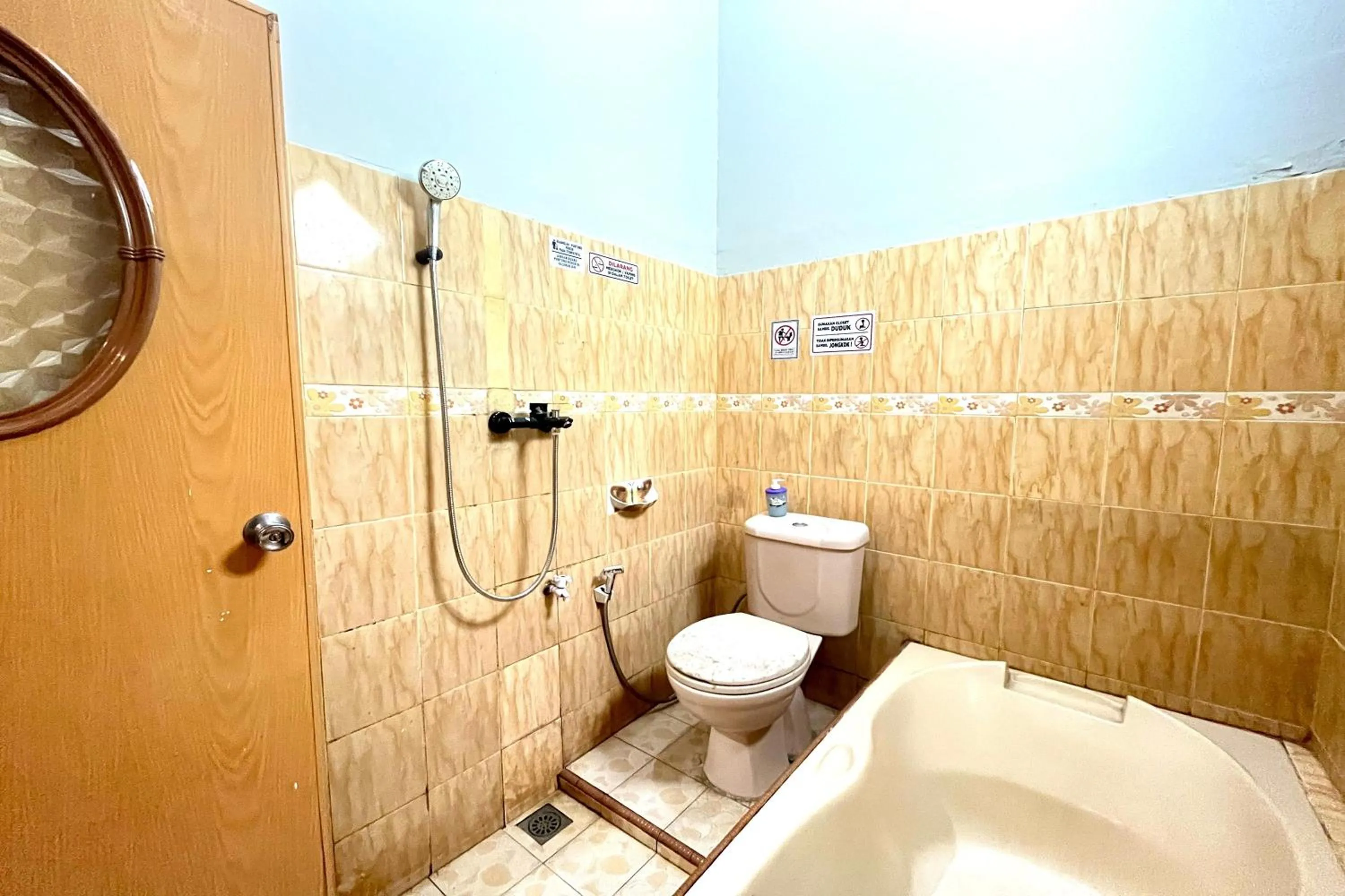 Bathroom in Gratia Guesthouse Syari'ah