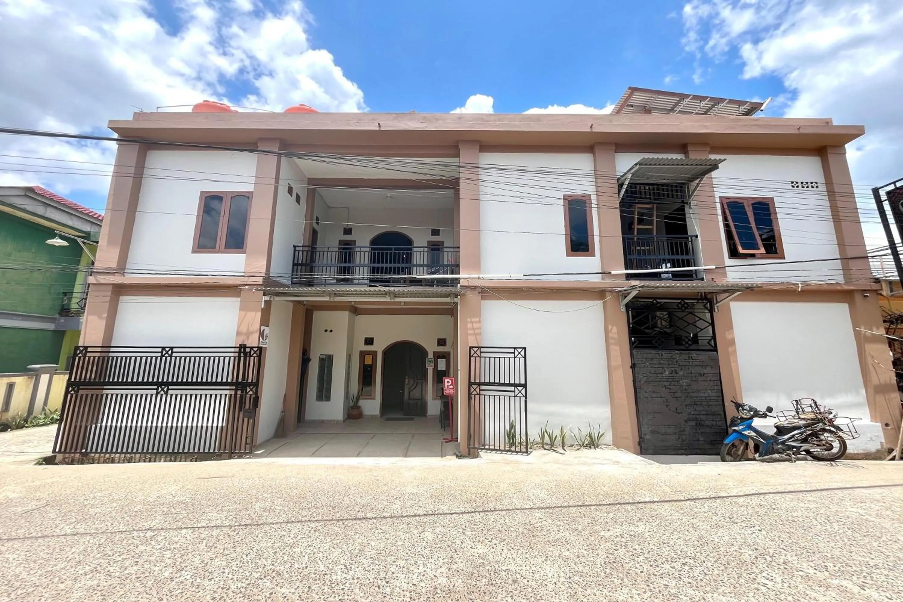 Property building in Gratia Guesthouse Syari'ah