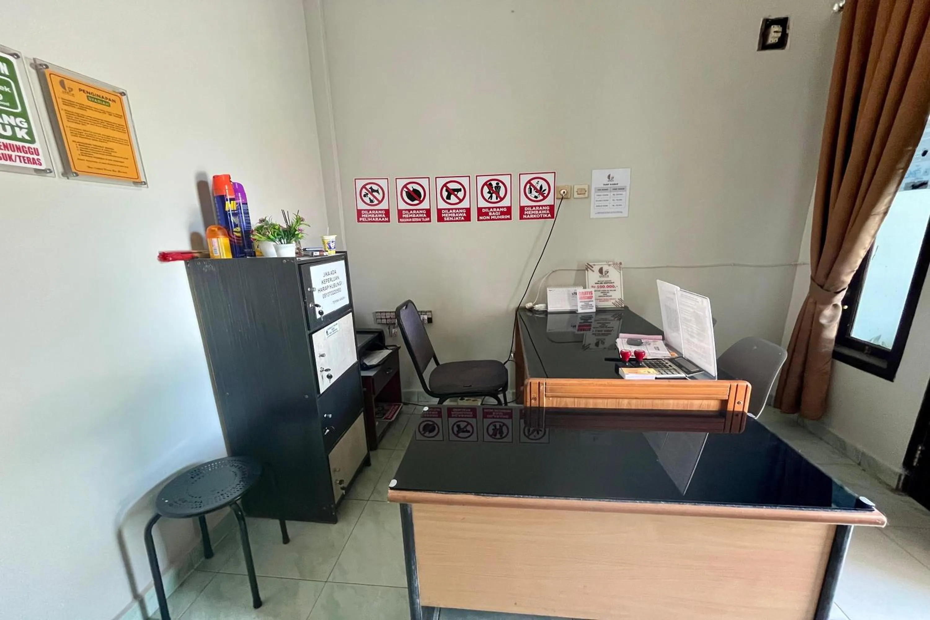 Lobby or reception in Gratia Guesthouse Syari'ah