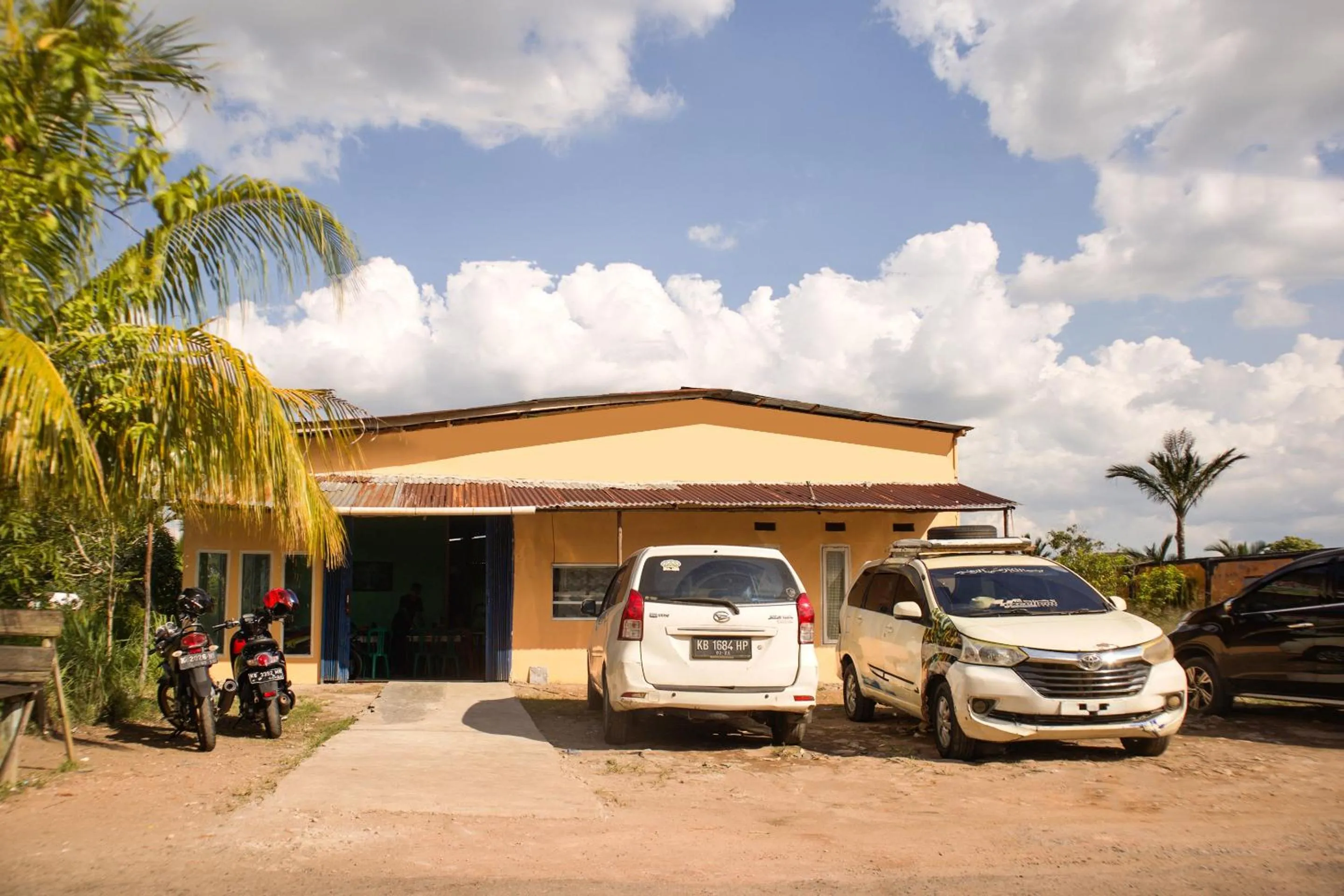 Facade/entrance in OYO 91051 Penginapan Pondok Ratu 354