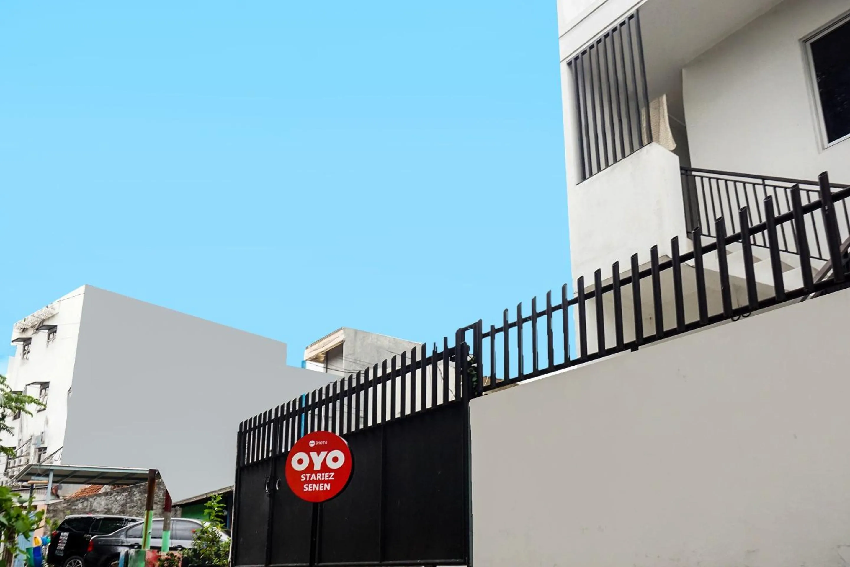 Facade/entrance in Super OYO 91074 Stariez Senen Syariah