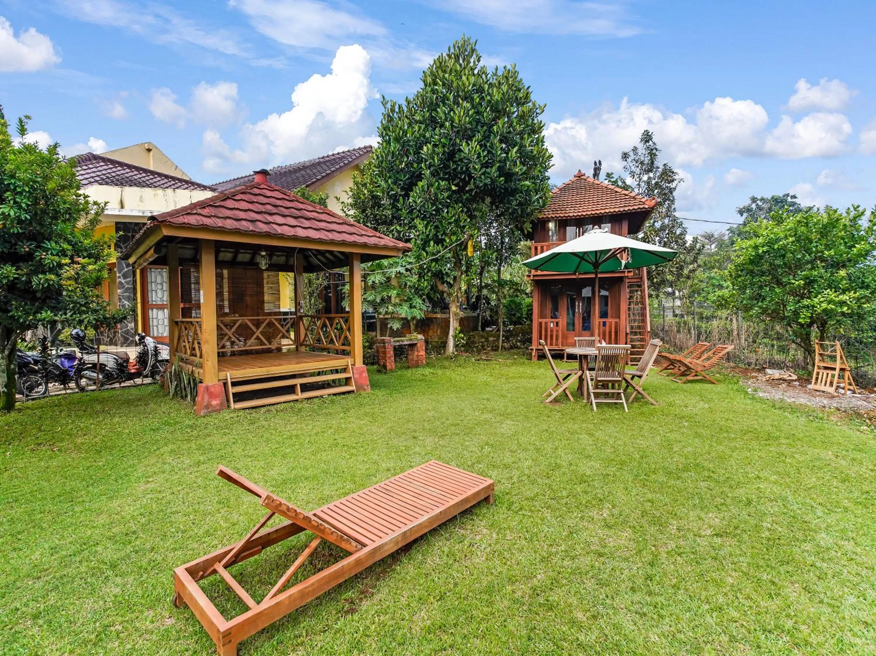 Property building in SPOT ON 91107 Villa Galaxy Resort