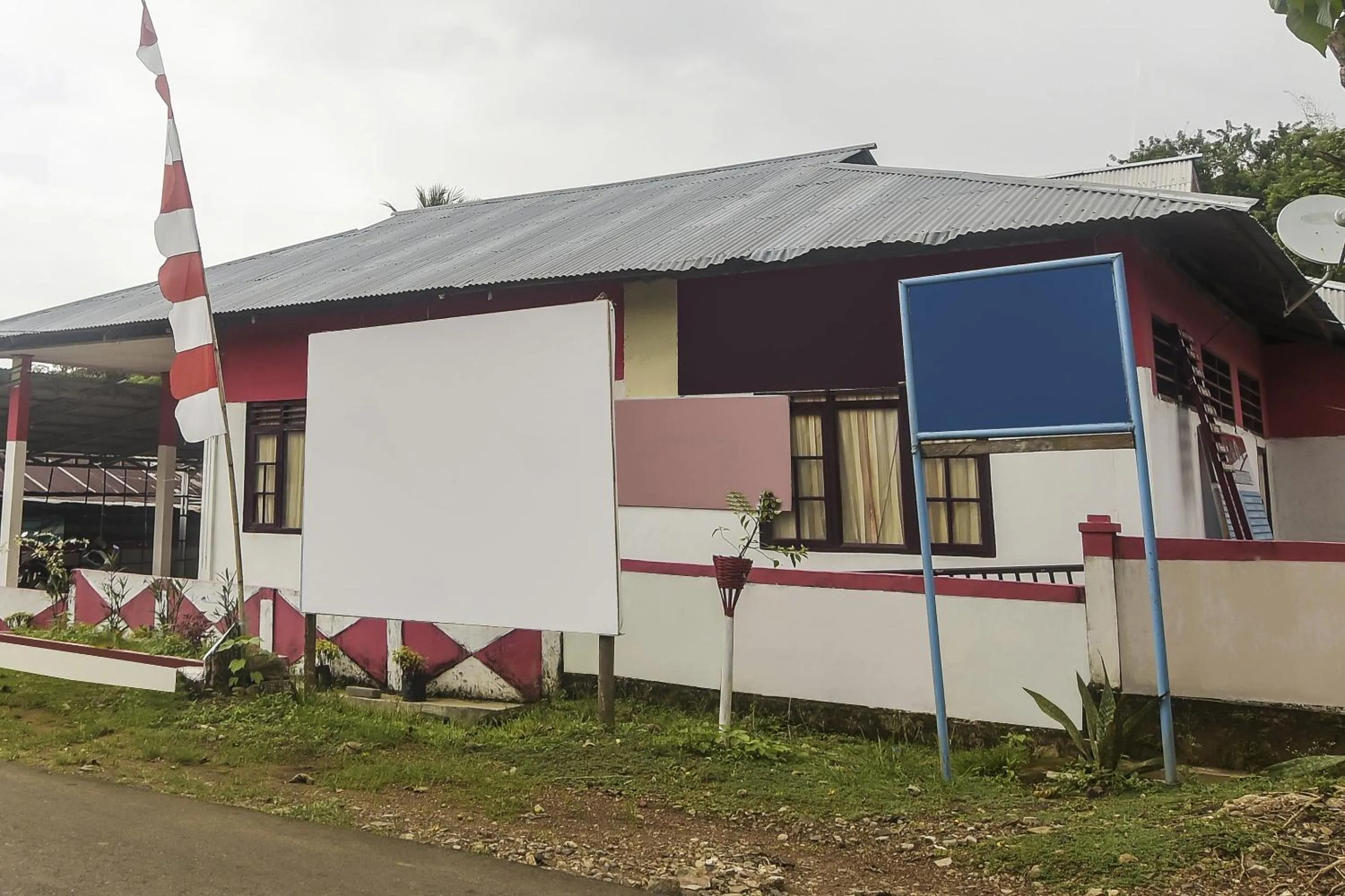 Facade/entrance in Hotel O Desa Wisata Marinsow Near Gereja Pantekosta Marinsow