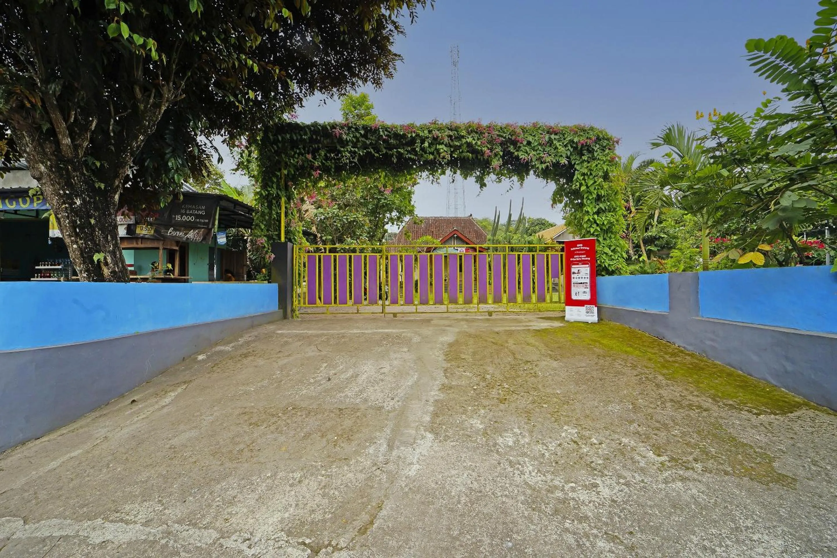 Facade/entrance in Hotel O Griya Estu Wening