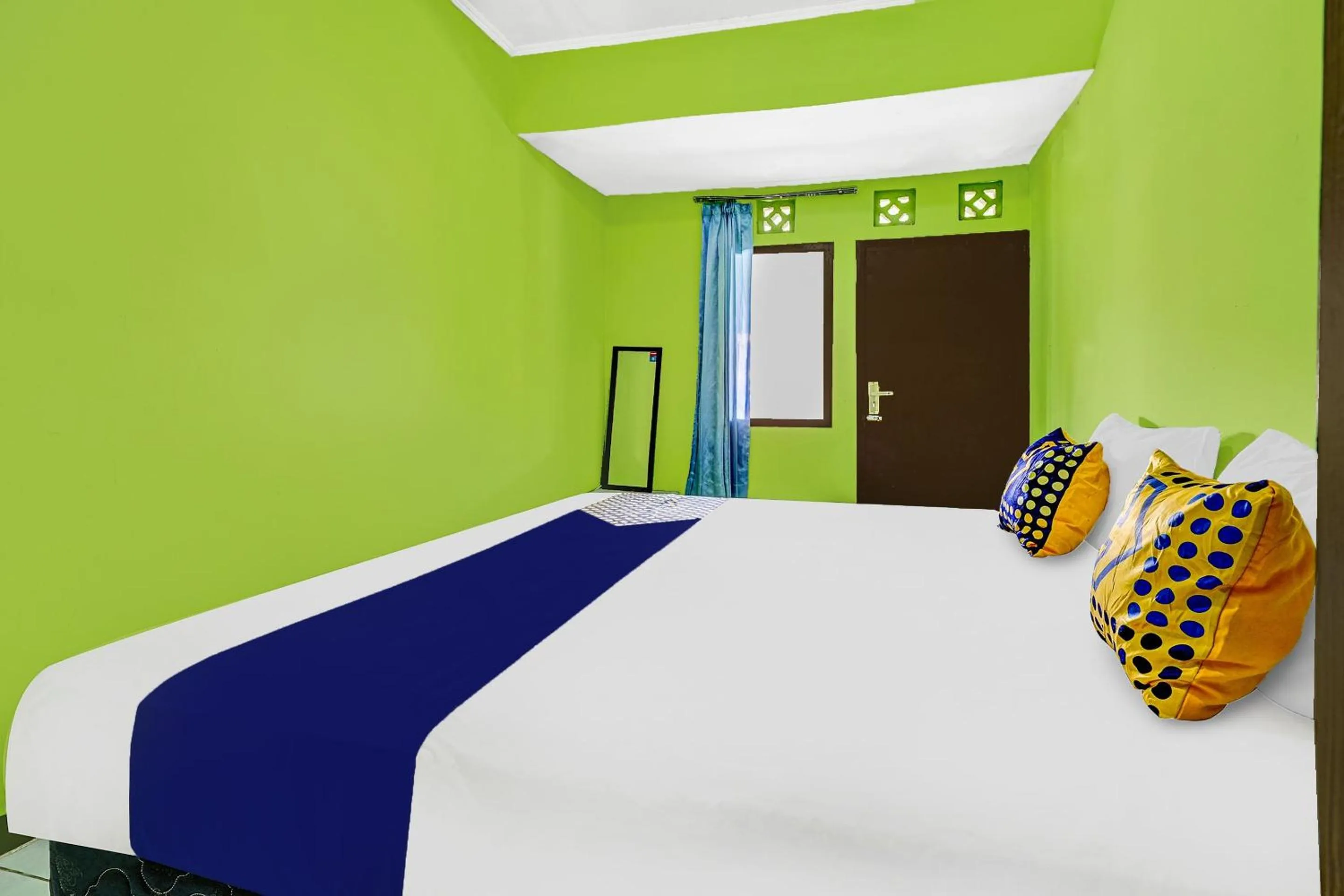 Bedroom, Bed in OYO Life 91116 Pelangi Residence Syariah