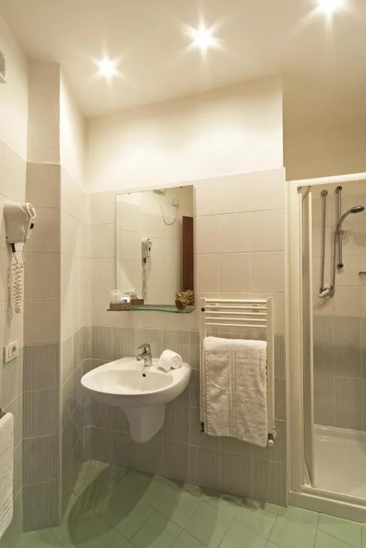 Twin Room with Sea View in Hotel Regina Fronte Mare