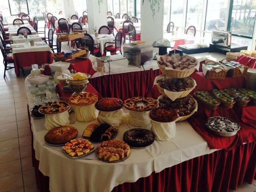Restaurant/places to eat in Hotel Regina Fronte Mare