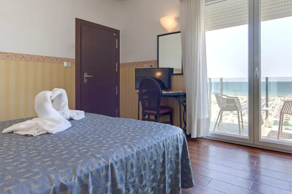 Sea view, Bed in Hotel Regina Fronte Mare