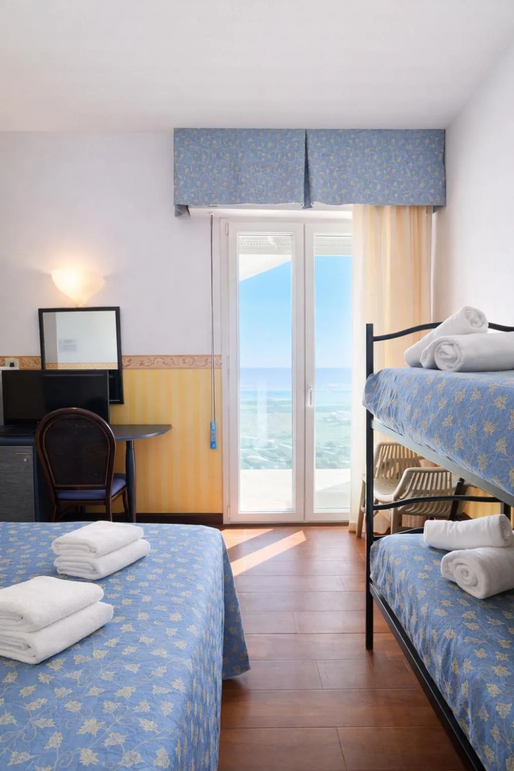 Bed in Hotel Regina Fronte Mare