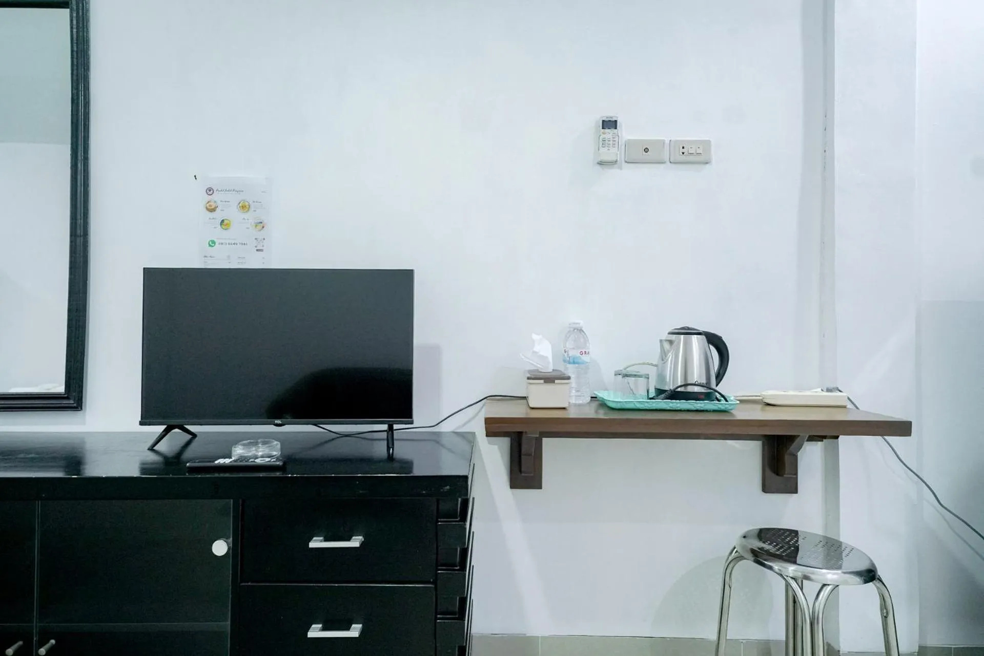 TV and multimedia in Urbanview Hotel Pondok Indah Pringsewu By RedDoorz