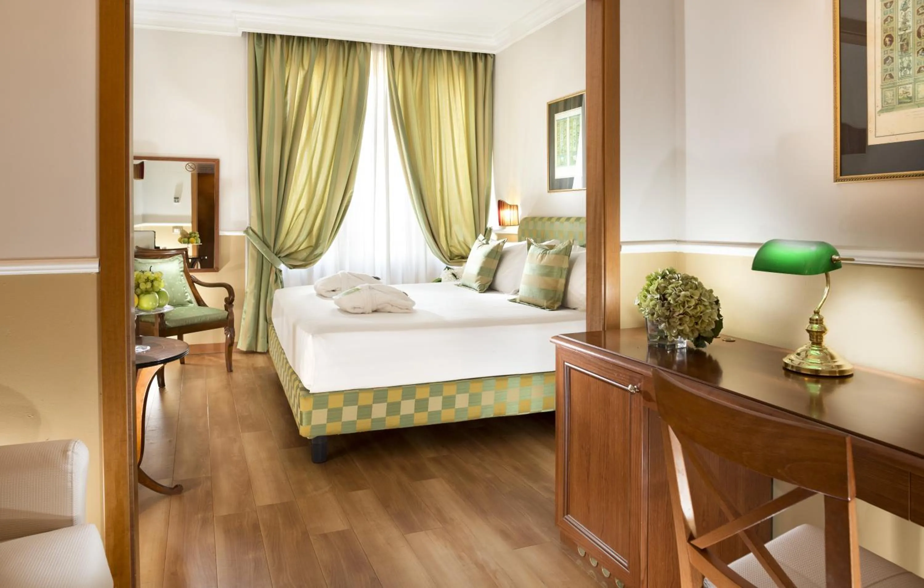 Property logo or sign, Bed in Hotel Milton Roma