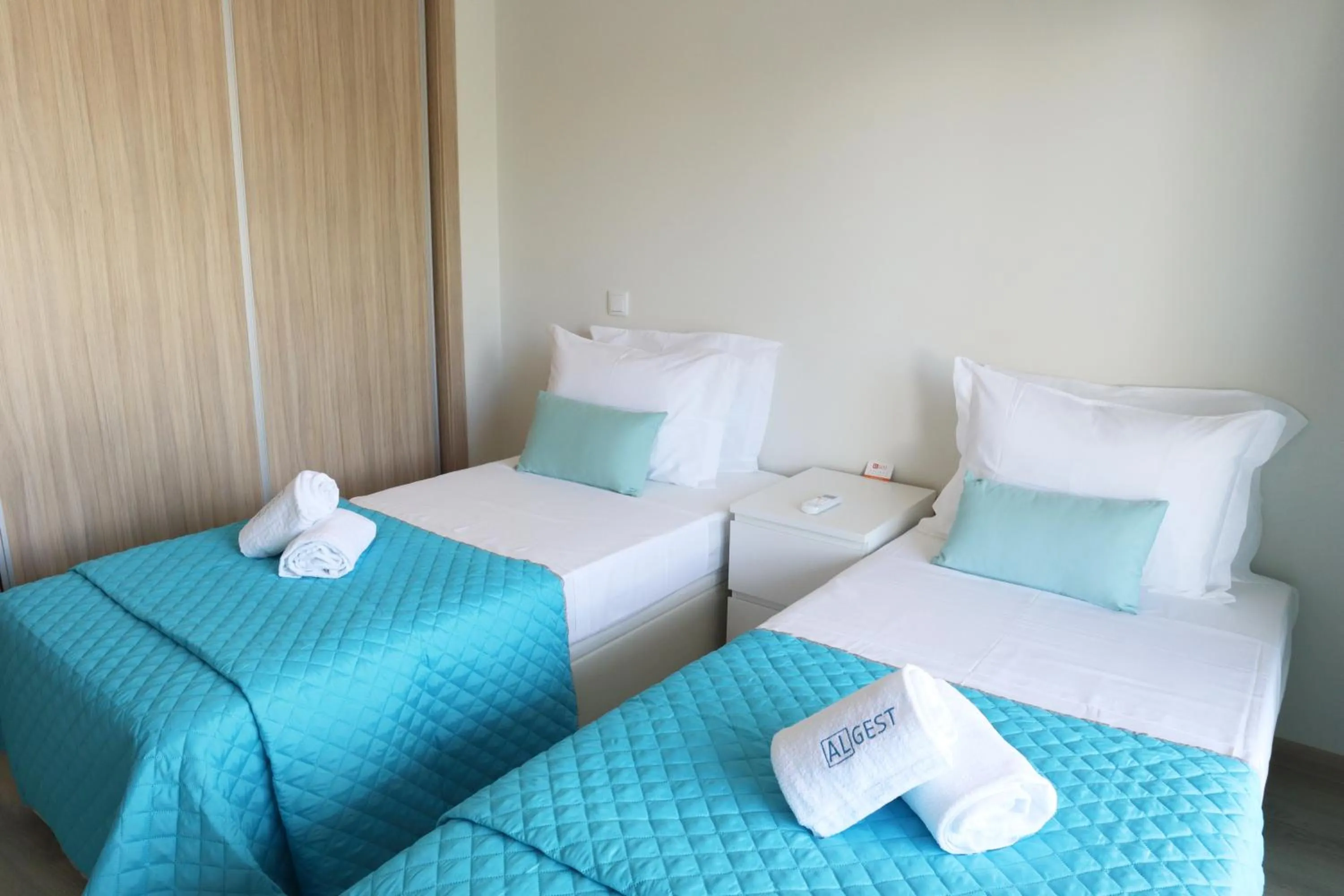 Spring, Bed in All Premium by ALgest