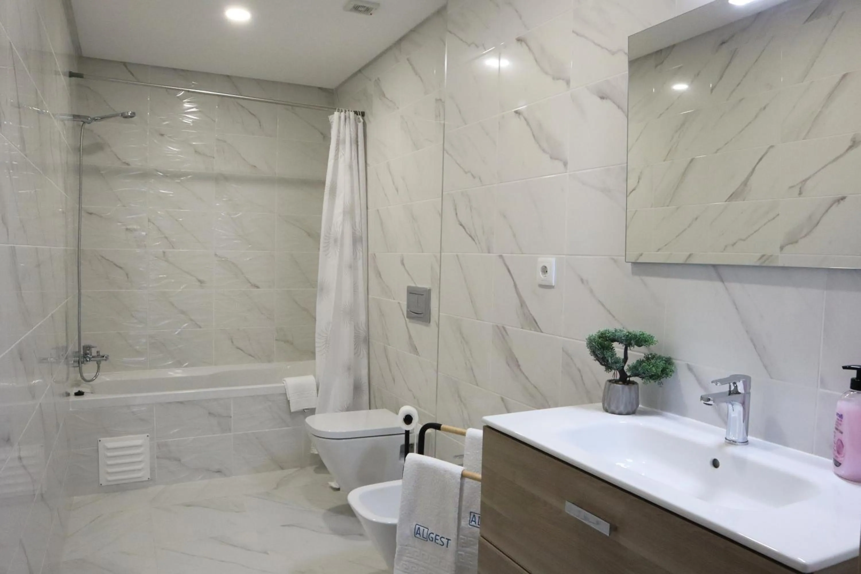 Shower in All Premium by ALgest