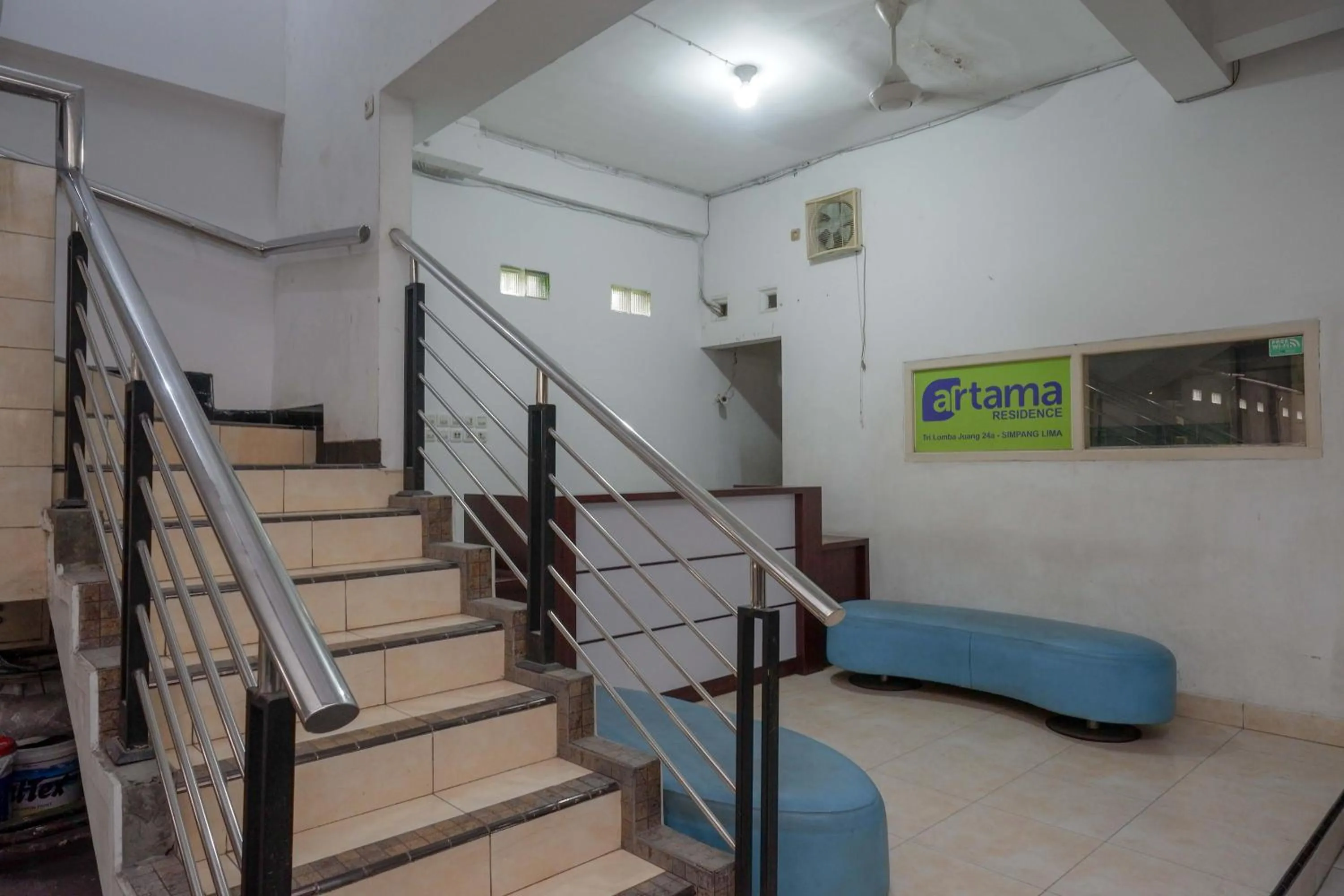 Facade/entrance in RedDoorz at Hotel Artama Pandanaran Semarang