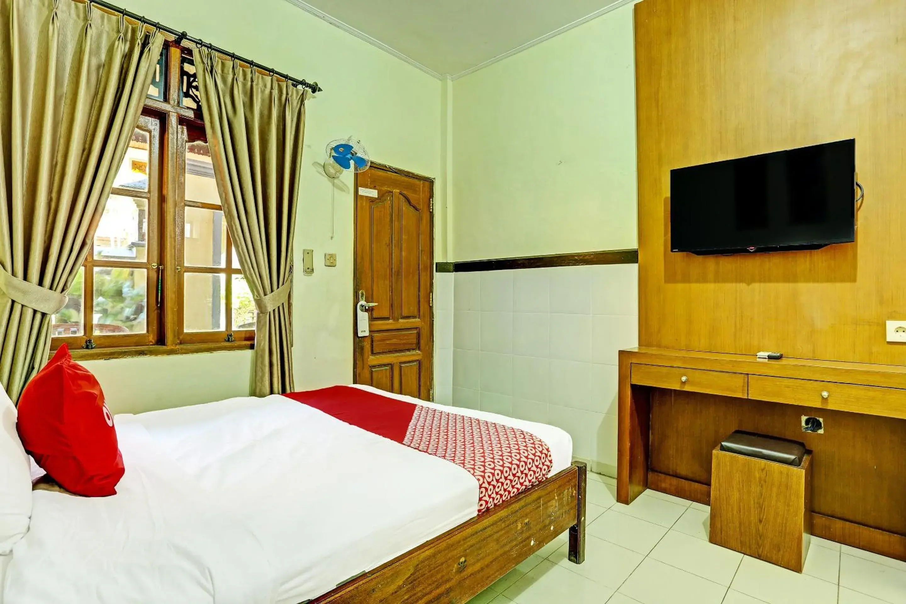 Deluxe Family Room in OYO Collection O 91125 Puri Dewa Bharata Deluxe Family Room in OYO Collection O 91125 Puri Dewa Bharata