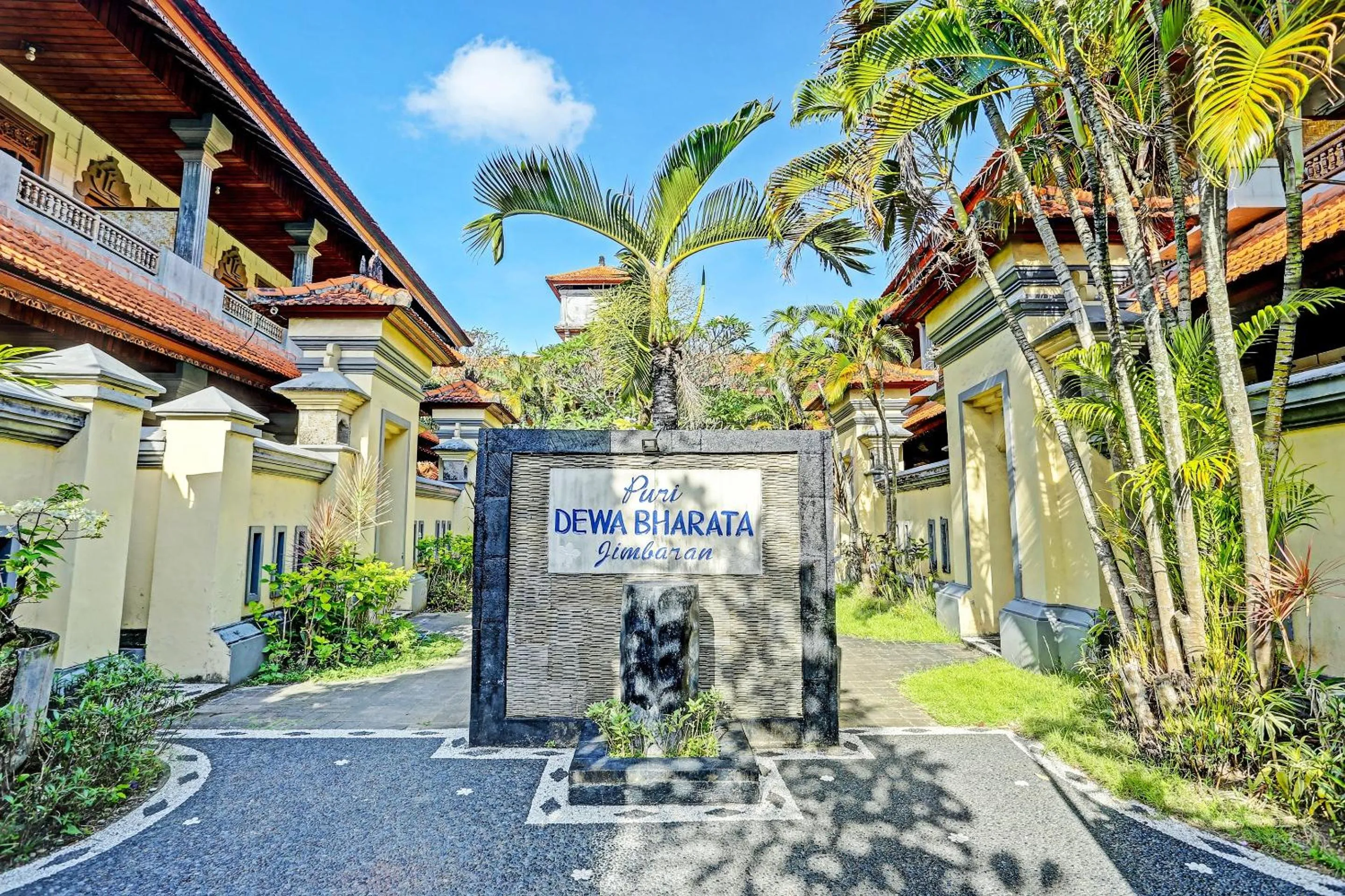 Facade/entrance in OYO Collection O 91125 Puri Dewa Bharata