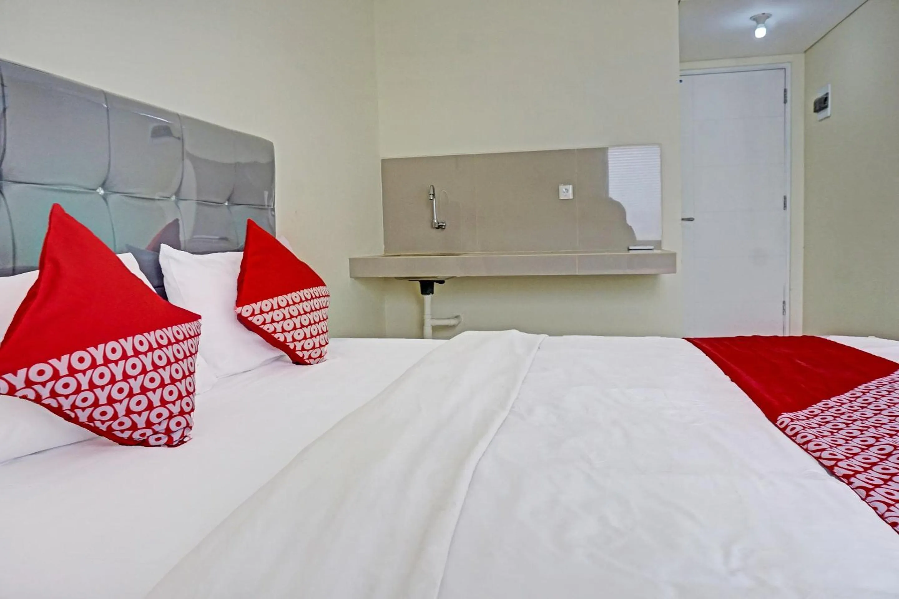 Bedroom, Bed in Hotel O Skyland Bogorienze Apartment