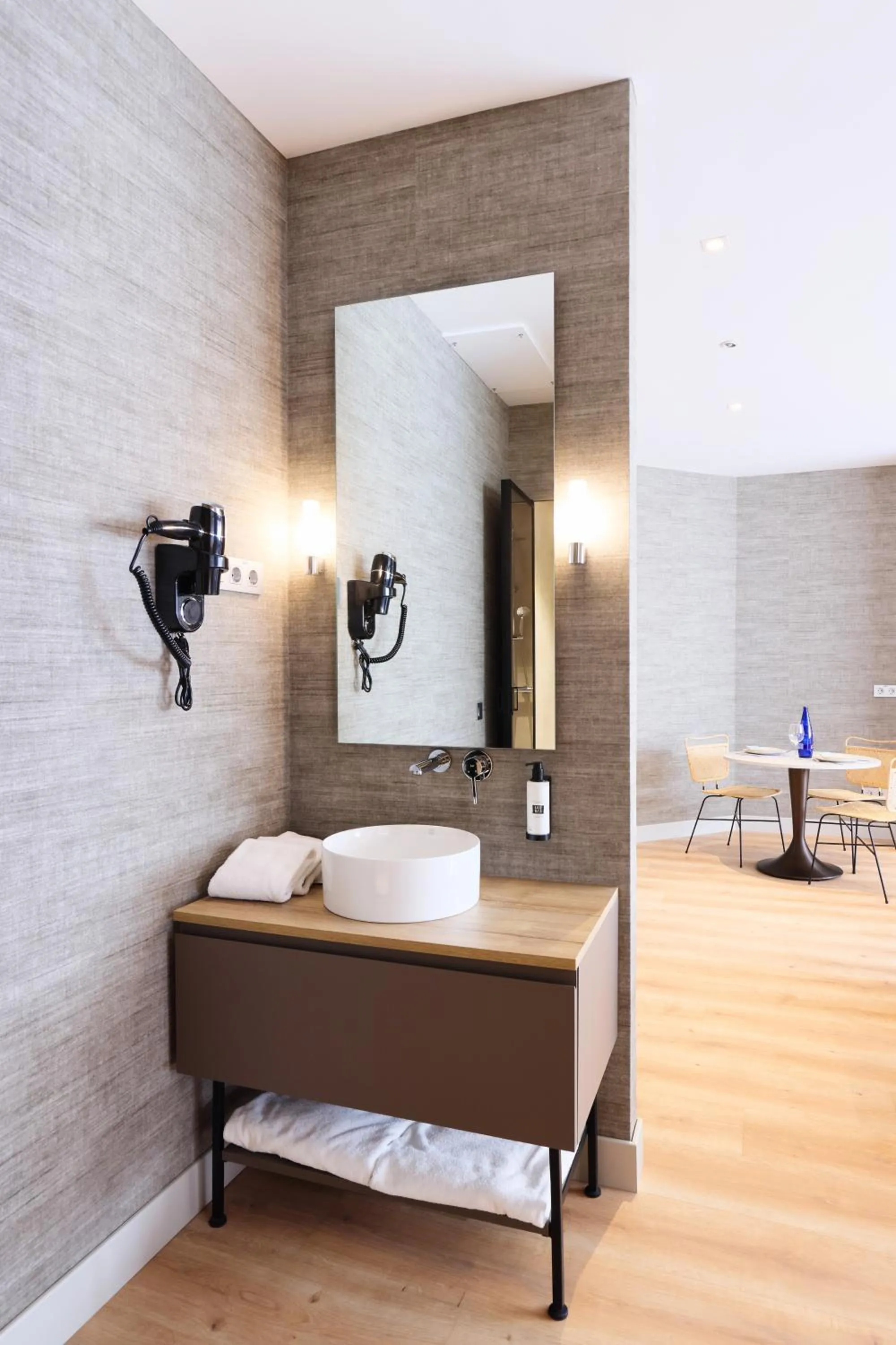 Bathroom, Bed in THE APARTMENT by assethoteles