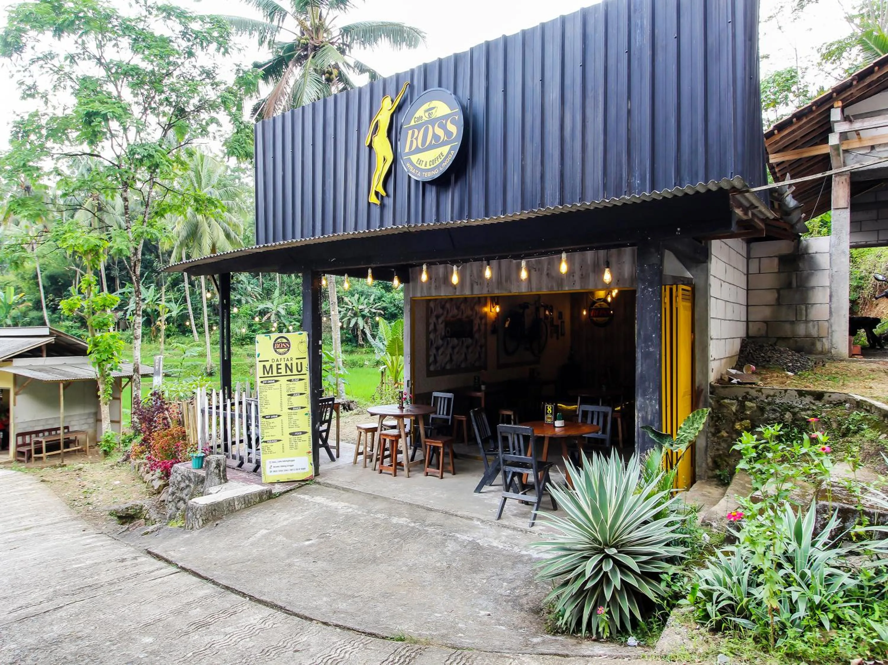 Restaurant/places to eat in Hotel O Desa Wisata Tebing Lingga