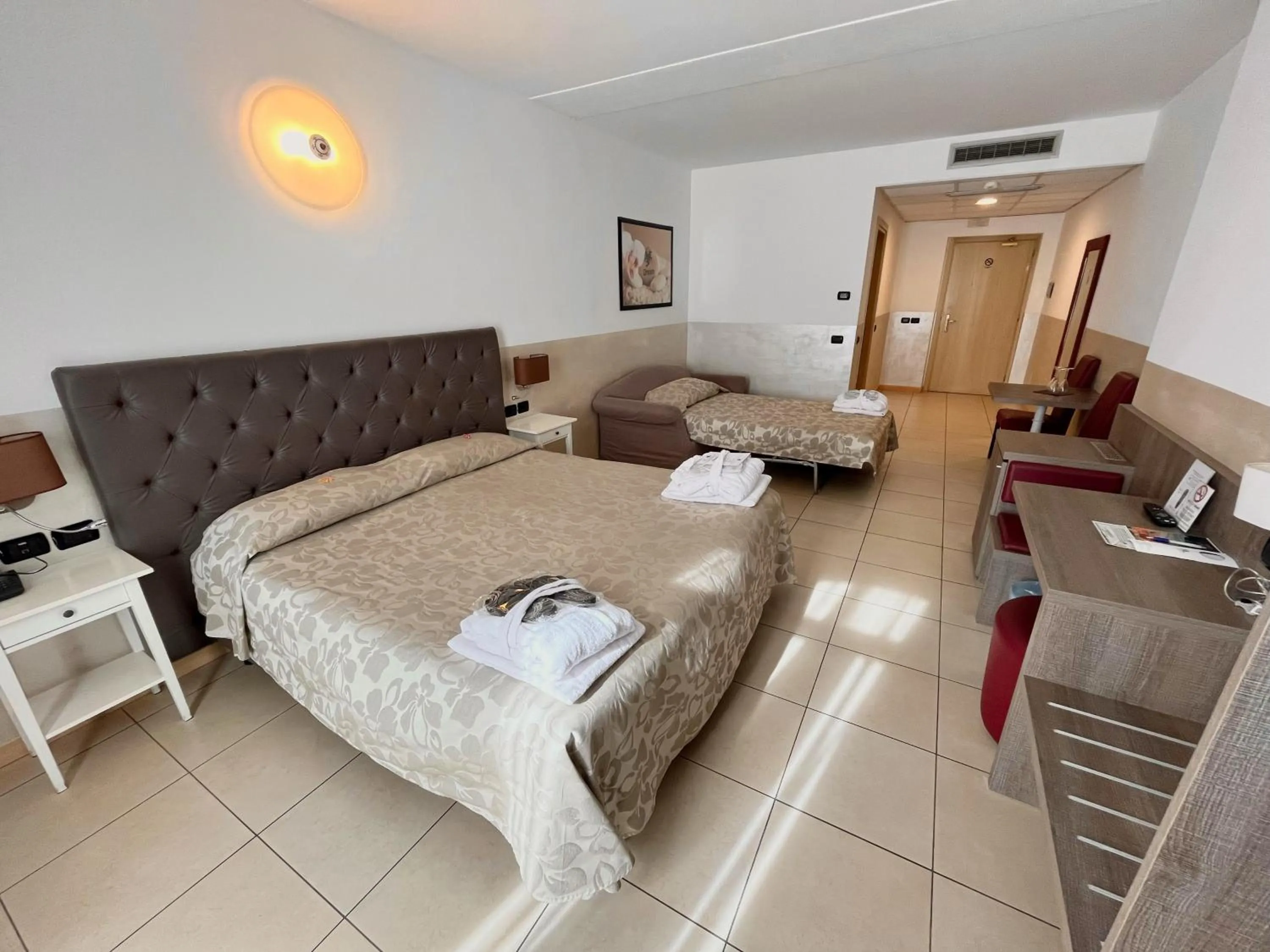 Bed in Hotel Lovere Resort & Spa