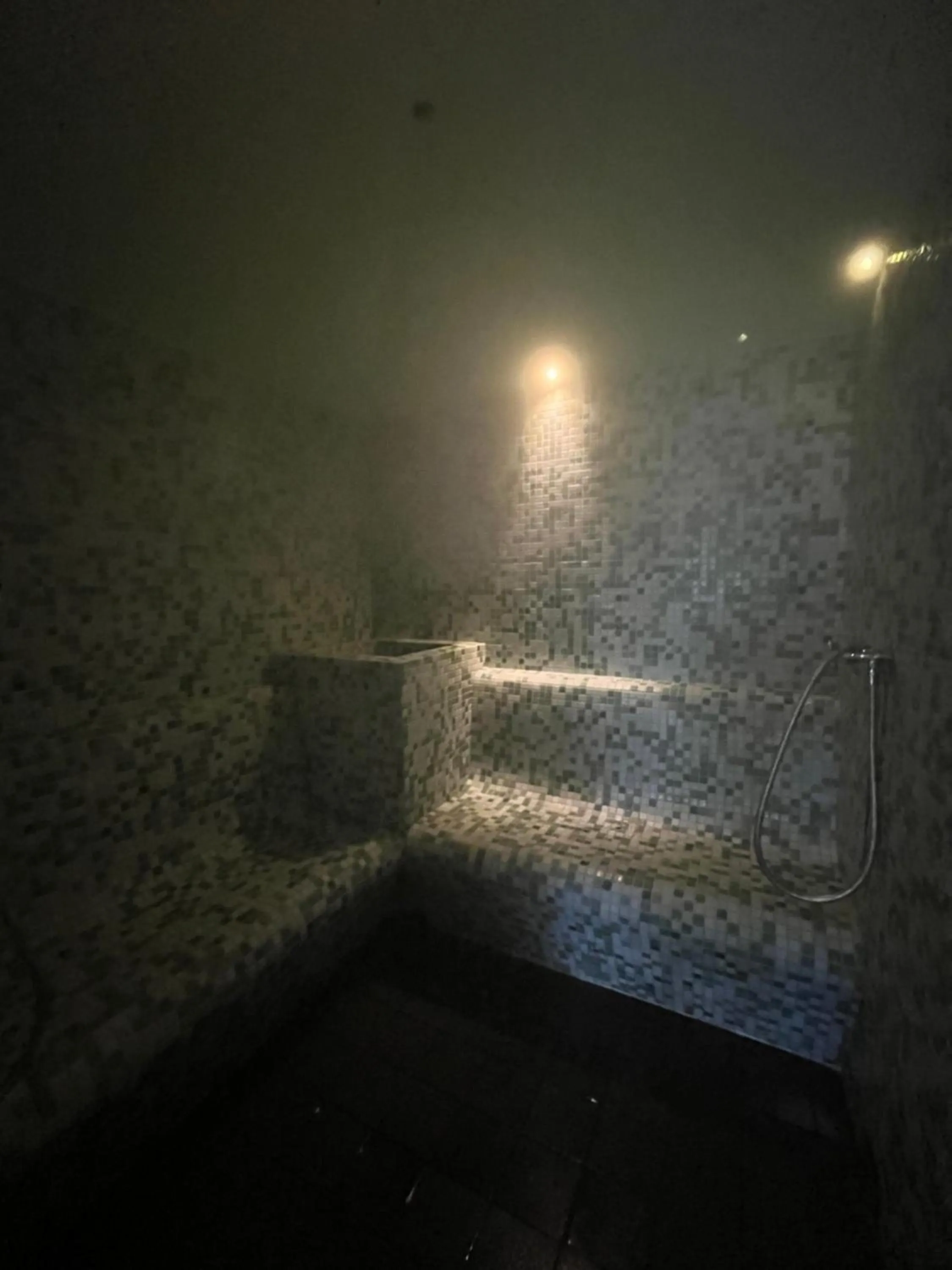 Steam room in Hotel Lovere Resort & Spa