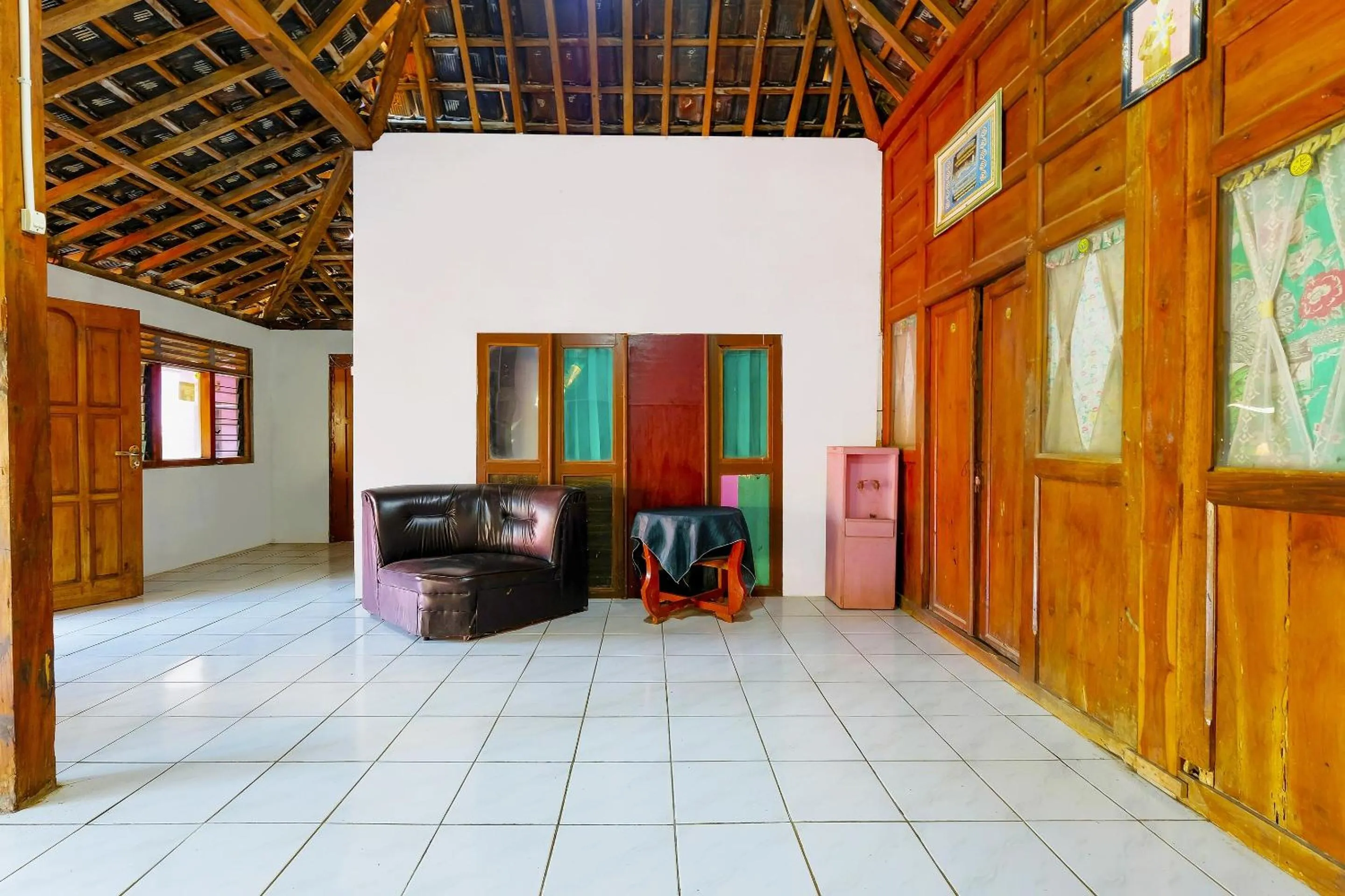 Lobby or reception in OYO Homes 91154 Desa Wisata Wayang Manyaran Wonogiri