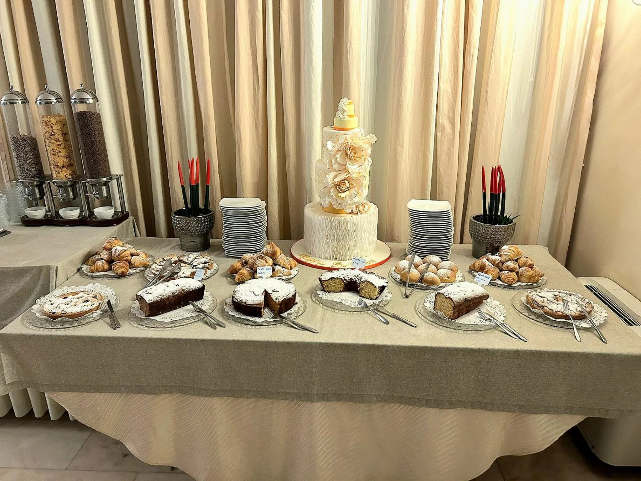 Buffet breakfast in Hotel Albatros