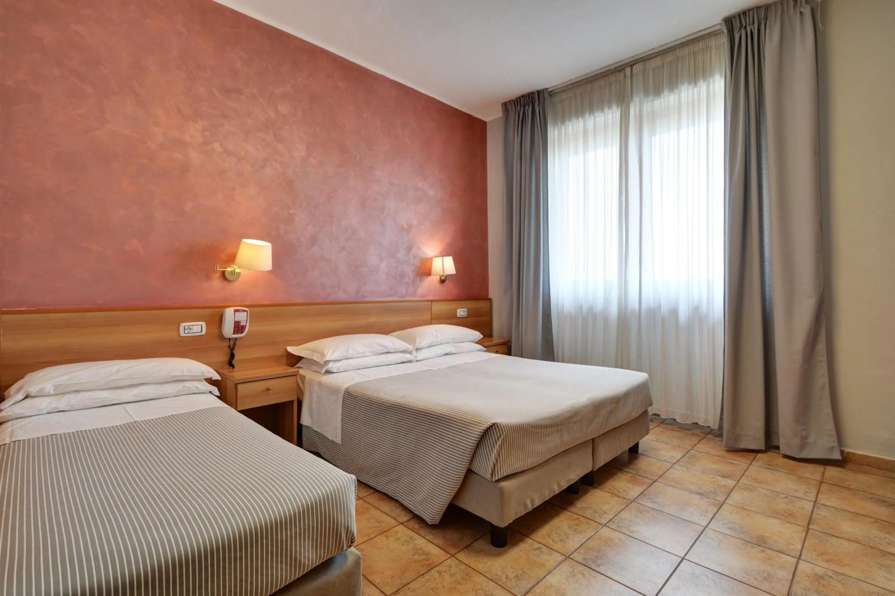 Bedroom, Bed in Astor Hotel