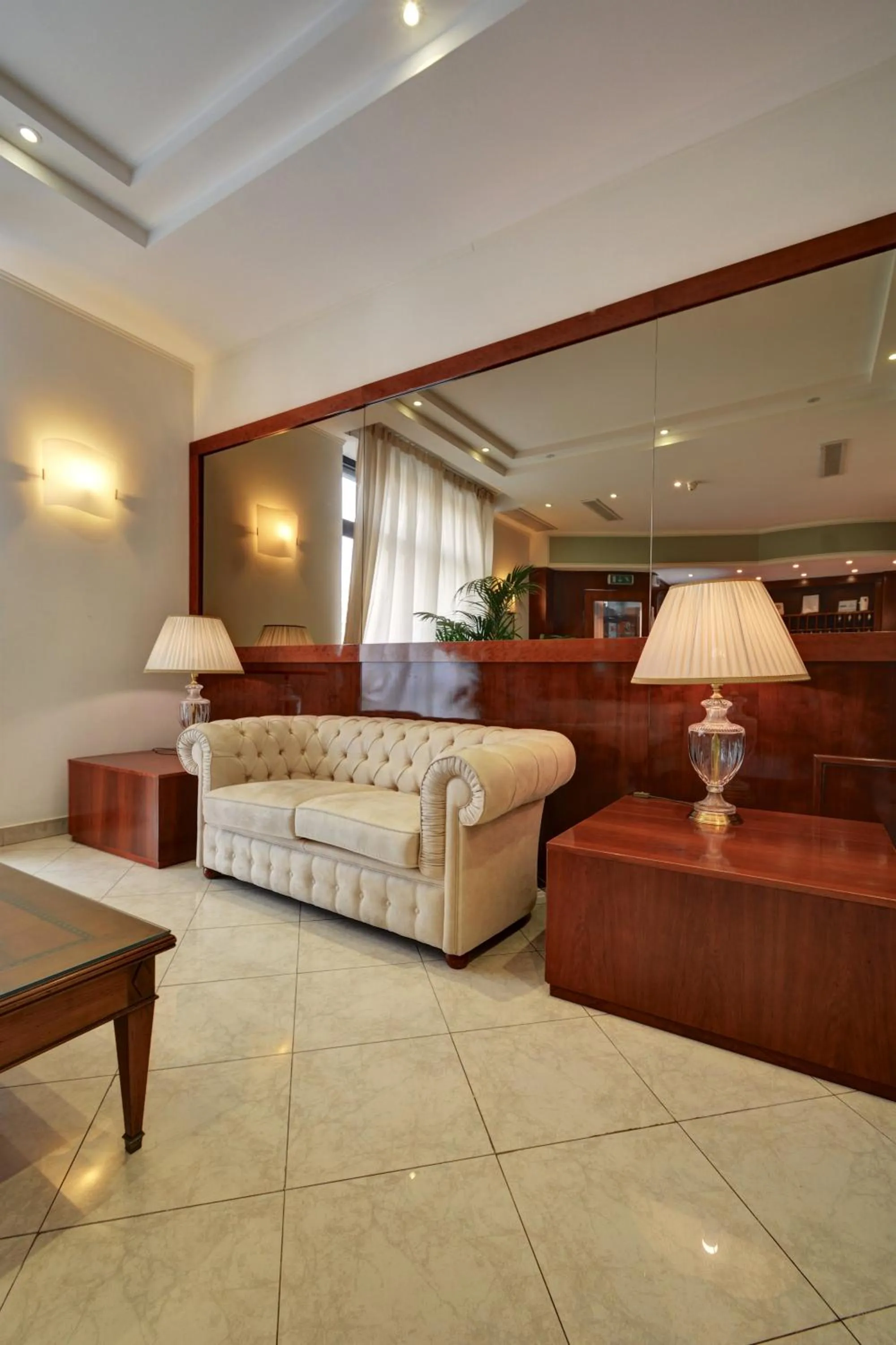 Communal lounge/ TV room in Astor Hotel