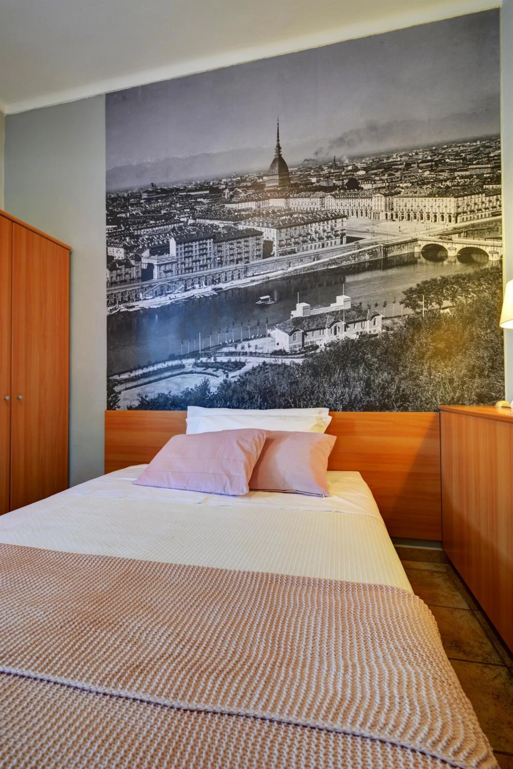 Bedroom, Bed in Astor Hotel